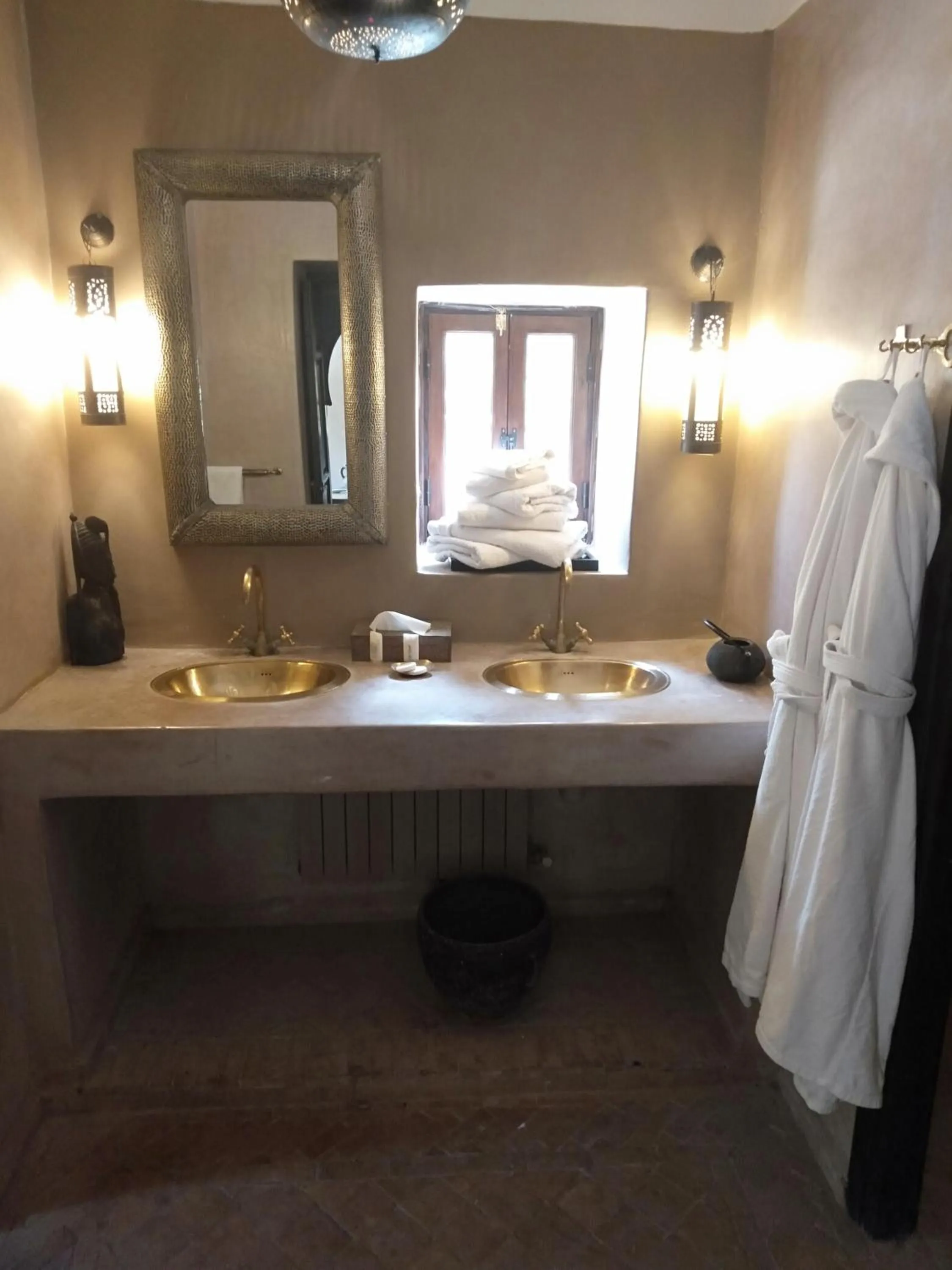 Bathroom, Bed in The Capaldi Hotel, Restaurant & Spa