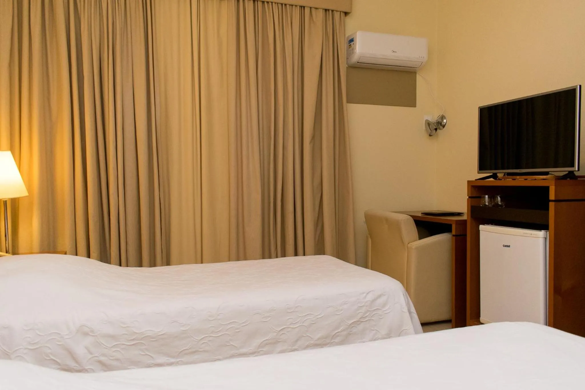 Bed in Hotel Jacques Georges Business