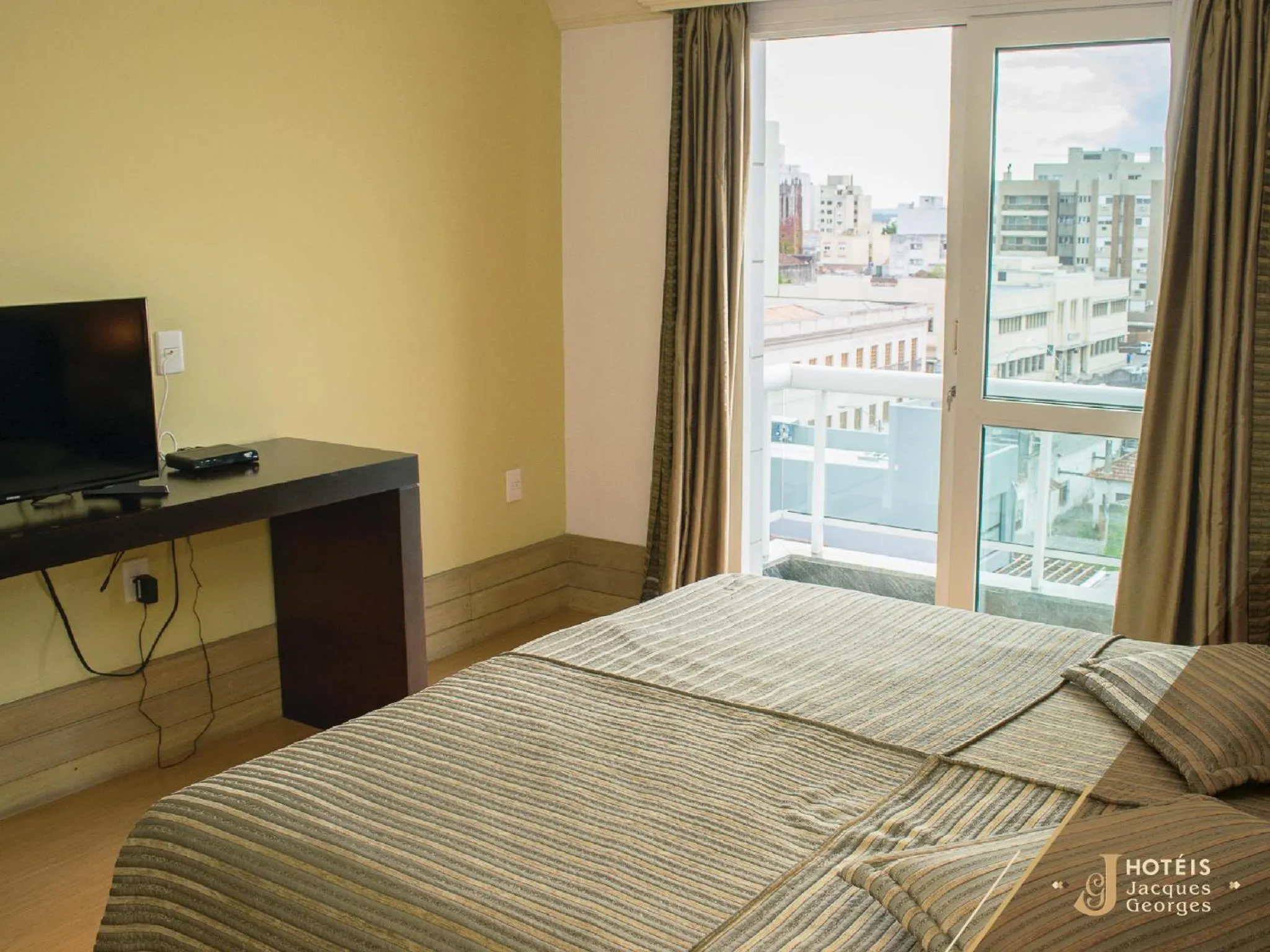 Bed in Hotel Jacques Georges Business