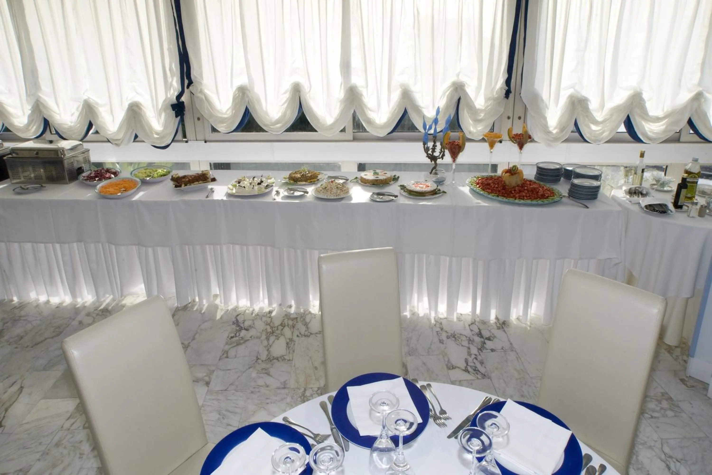 Buffet breakfast in Hotel Oriente