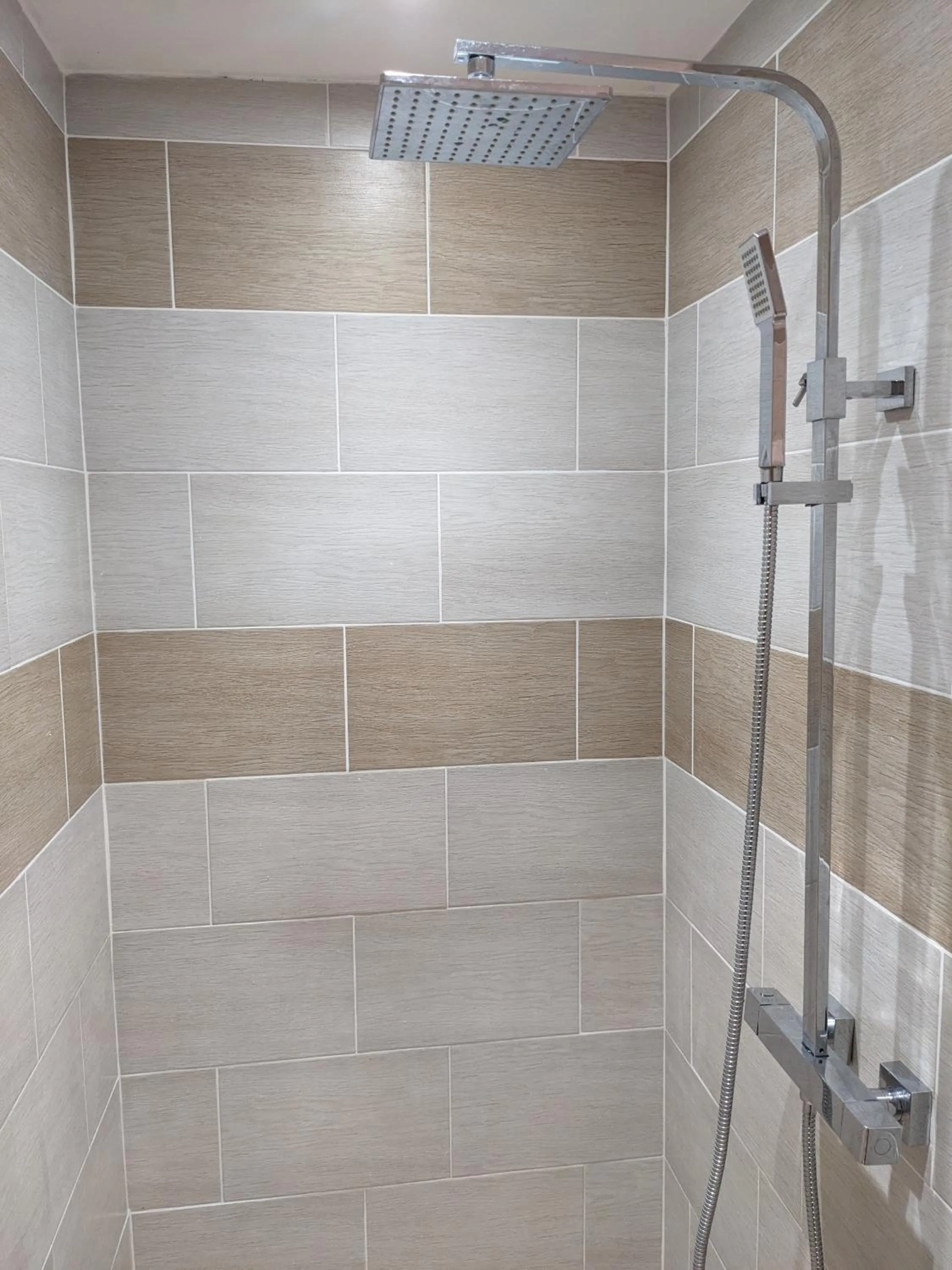 Shower in Domaine de Fleurie