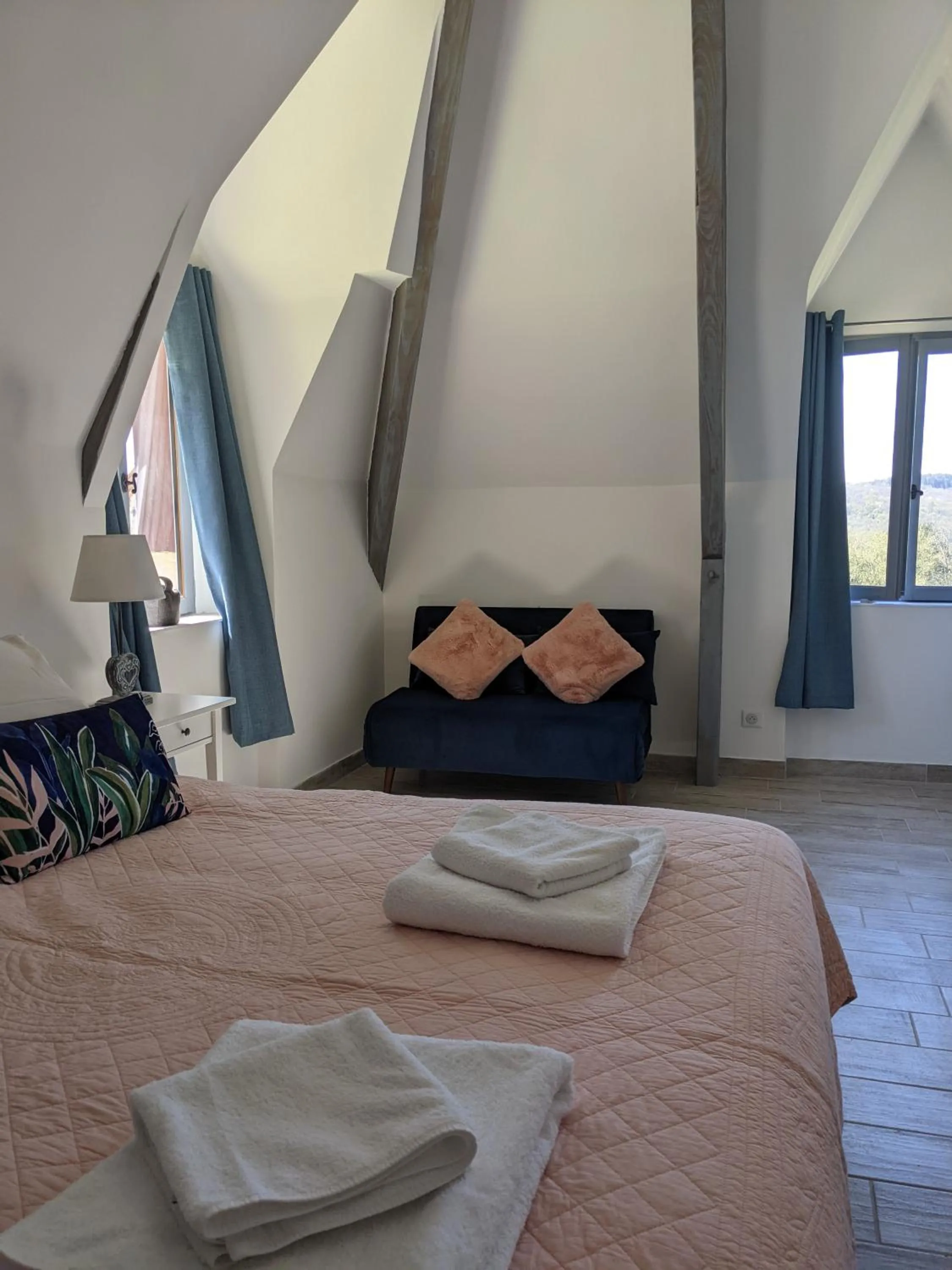 Nearby landmark, Bed in Domaine de Fleurie