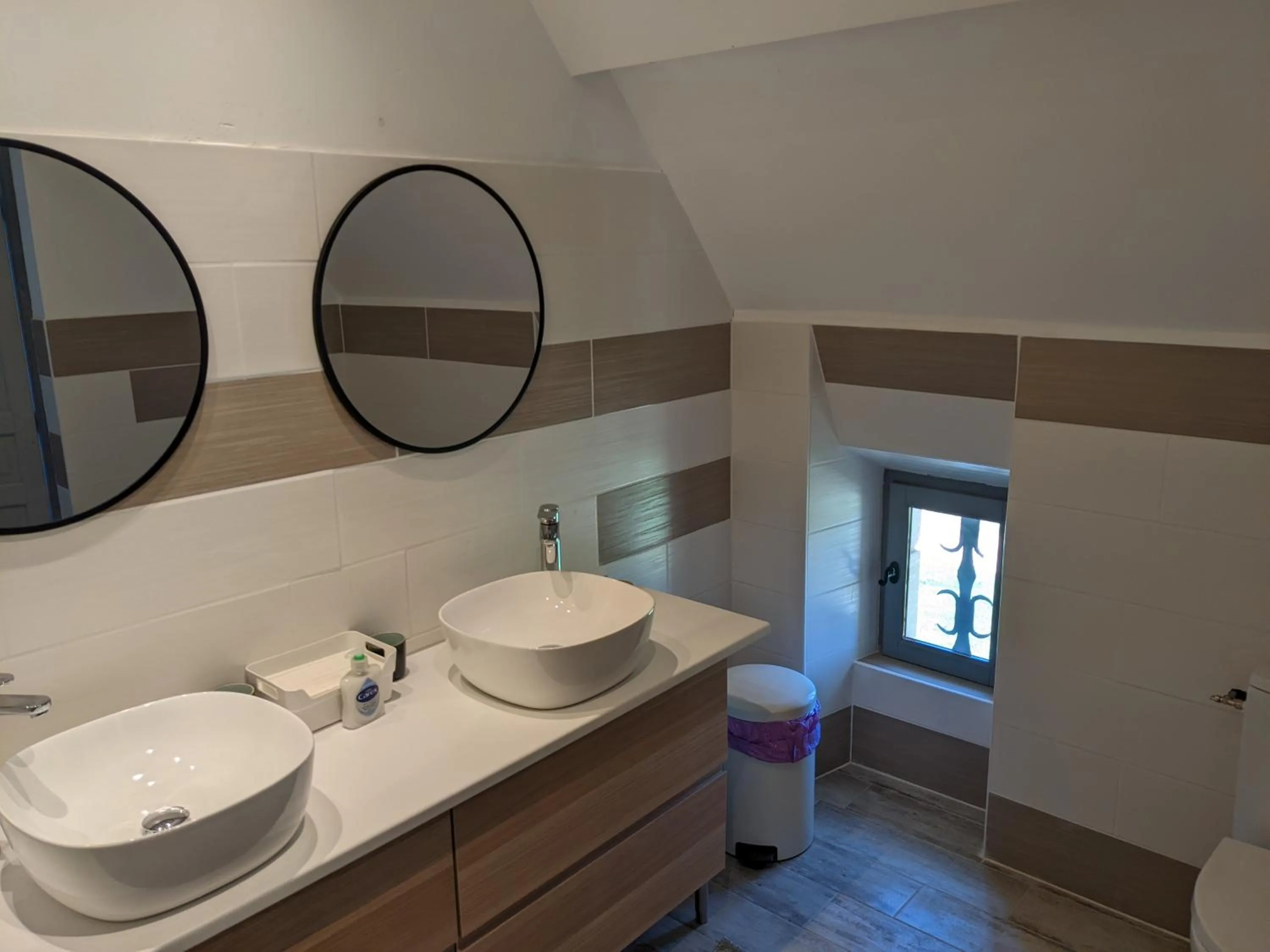 Shower in Domaine de Fleurie