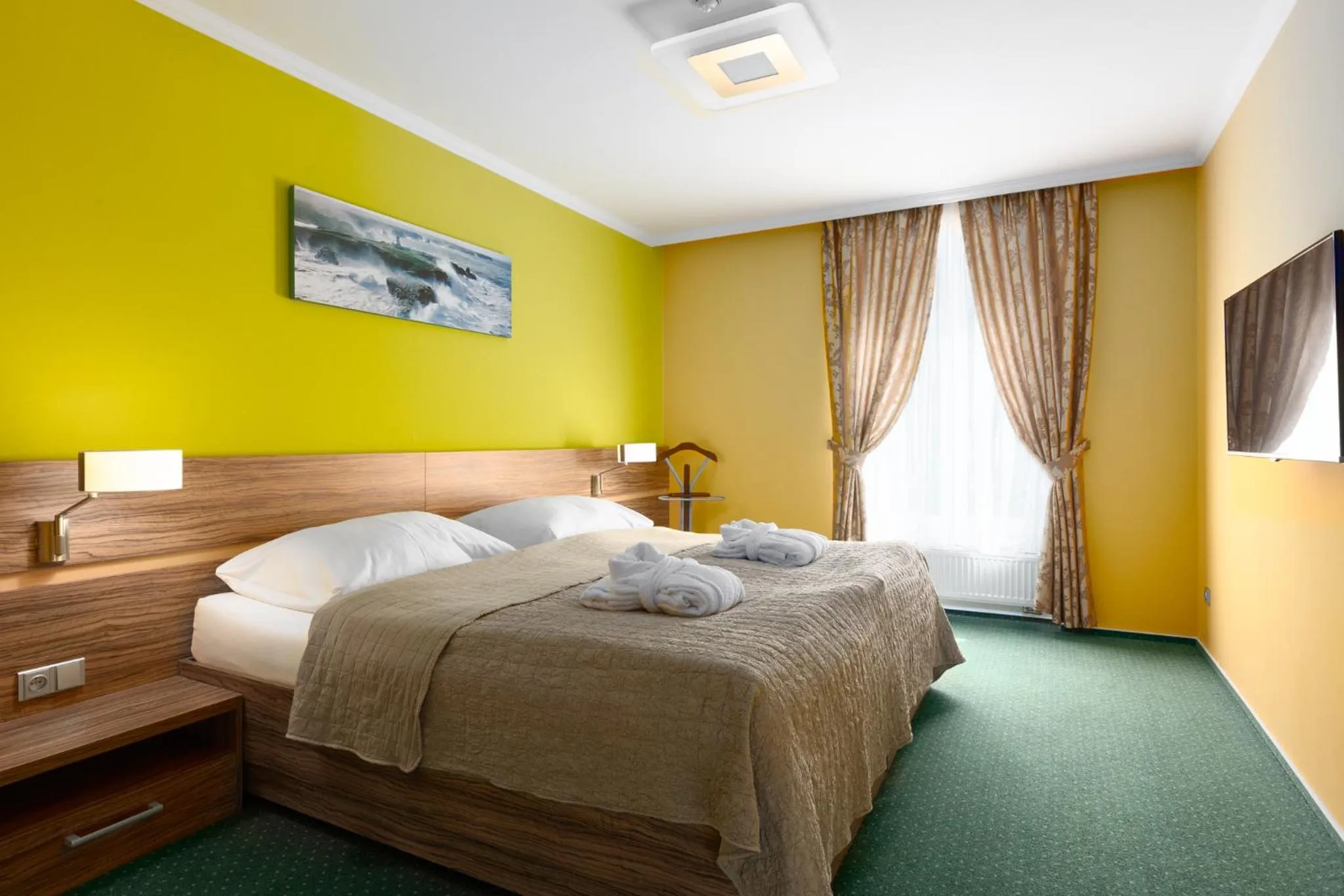 Photo of the whole room, Bed in Kurhotel Brussel