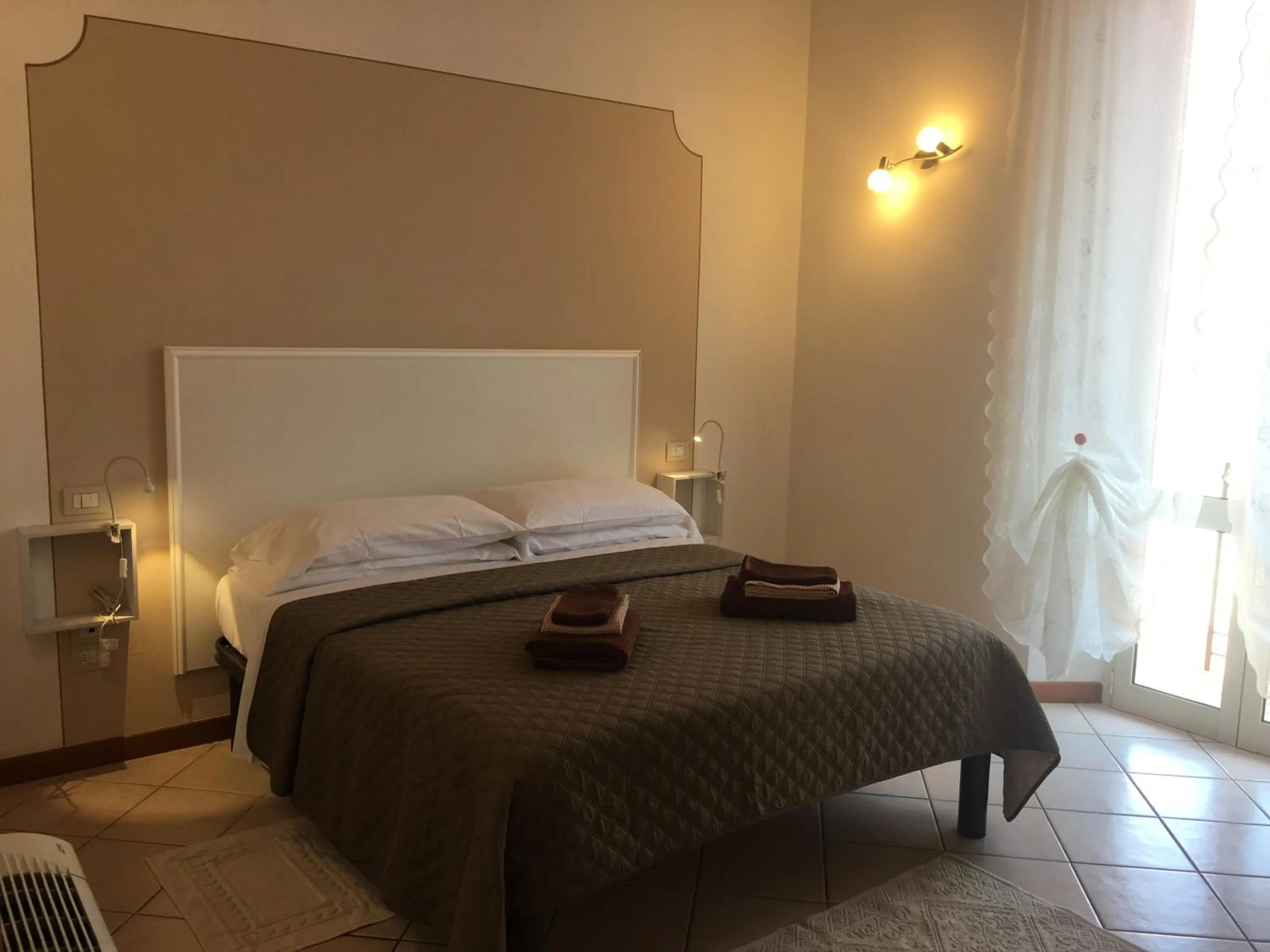 Photo of the whole room, Bed in Residence Gloria