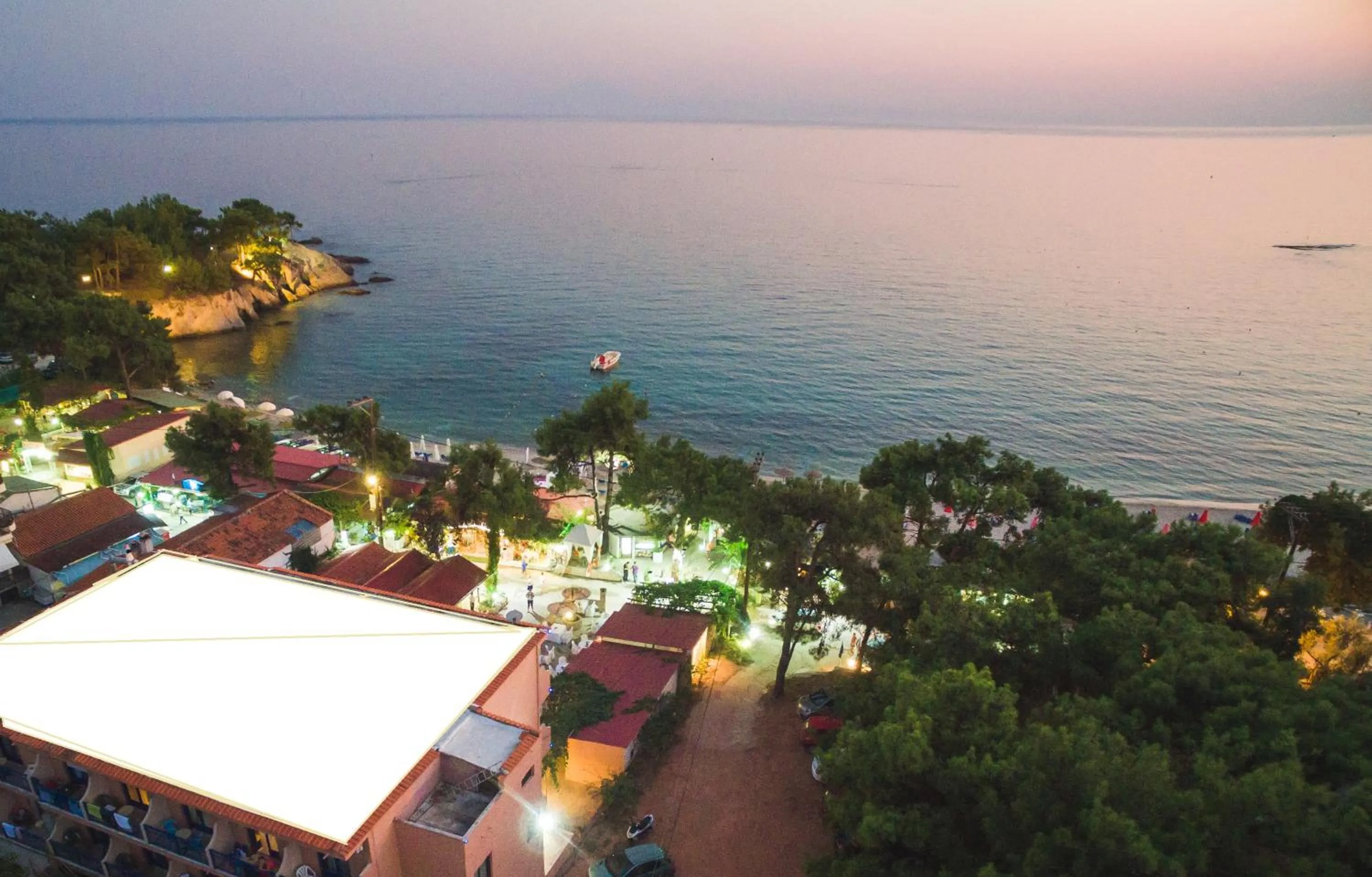 Property building in Beach Hotel Kapahi