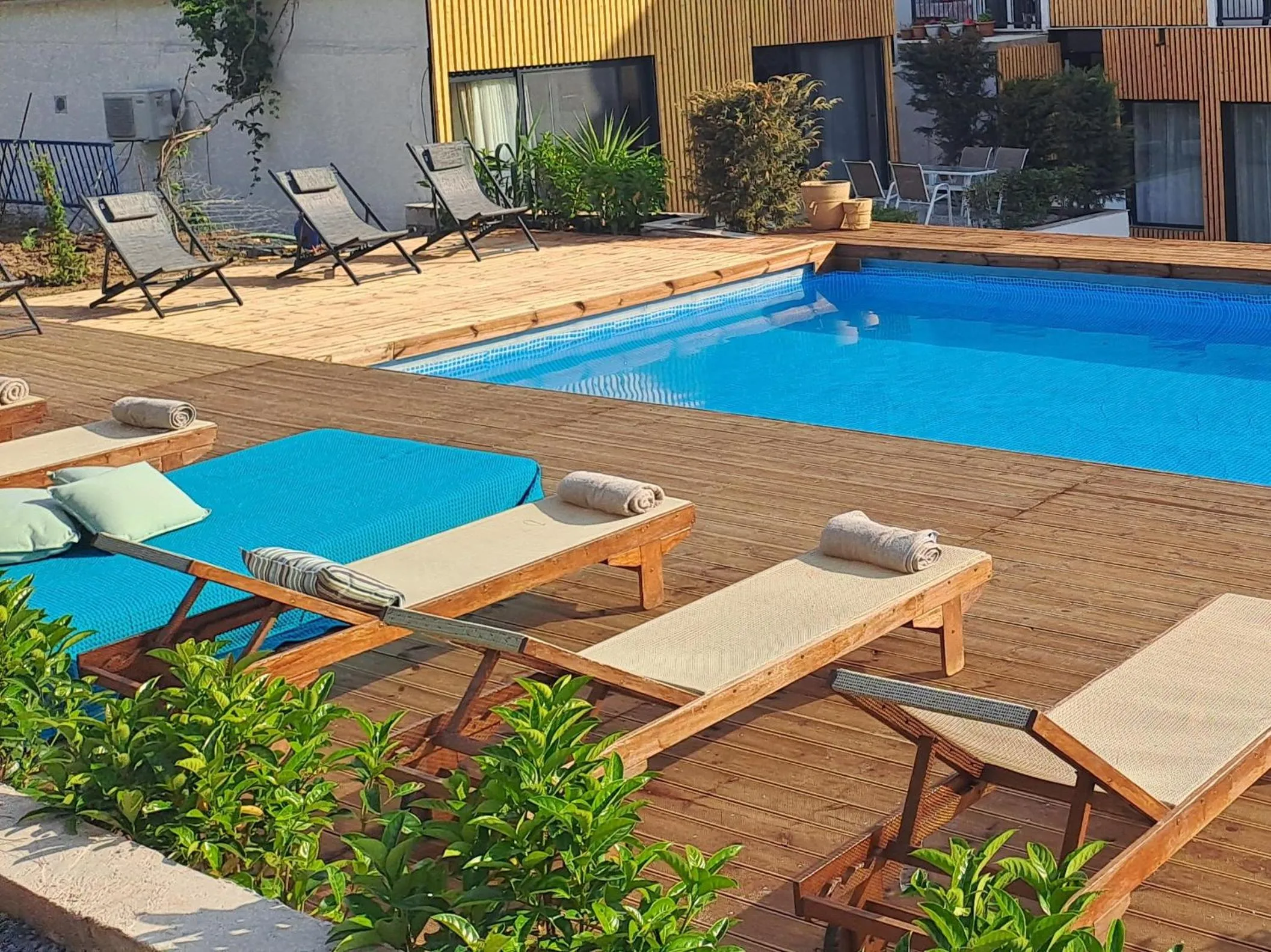 Swimming pool in Beach Hotel Kapahi