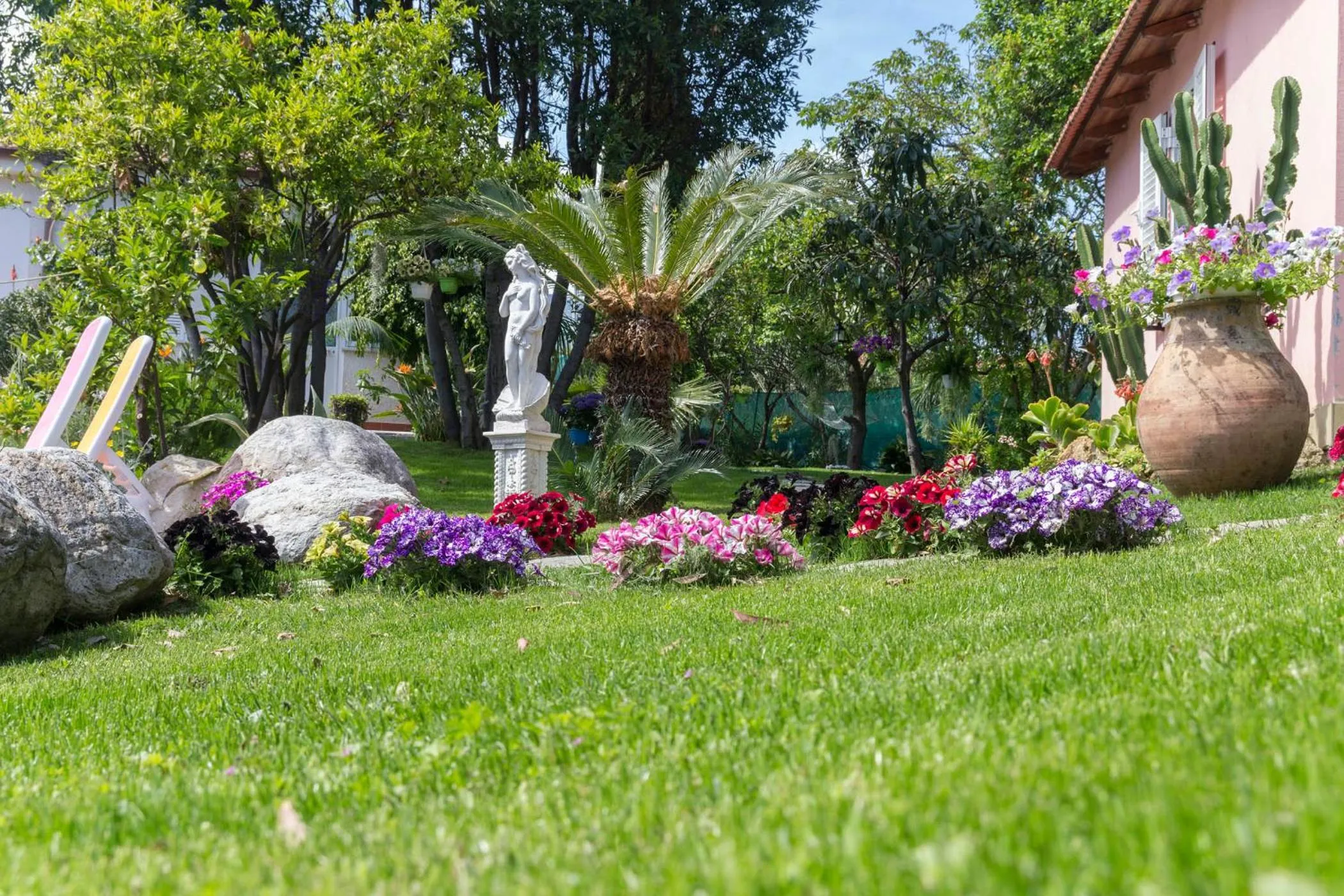 Garden in Le Villette di Villa Paola