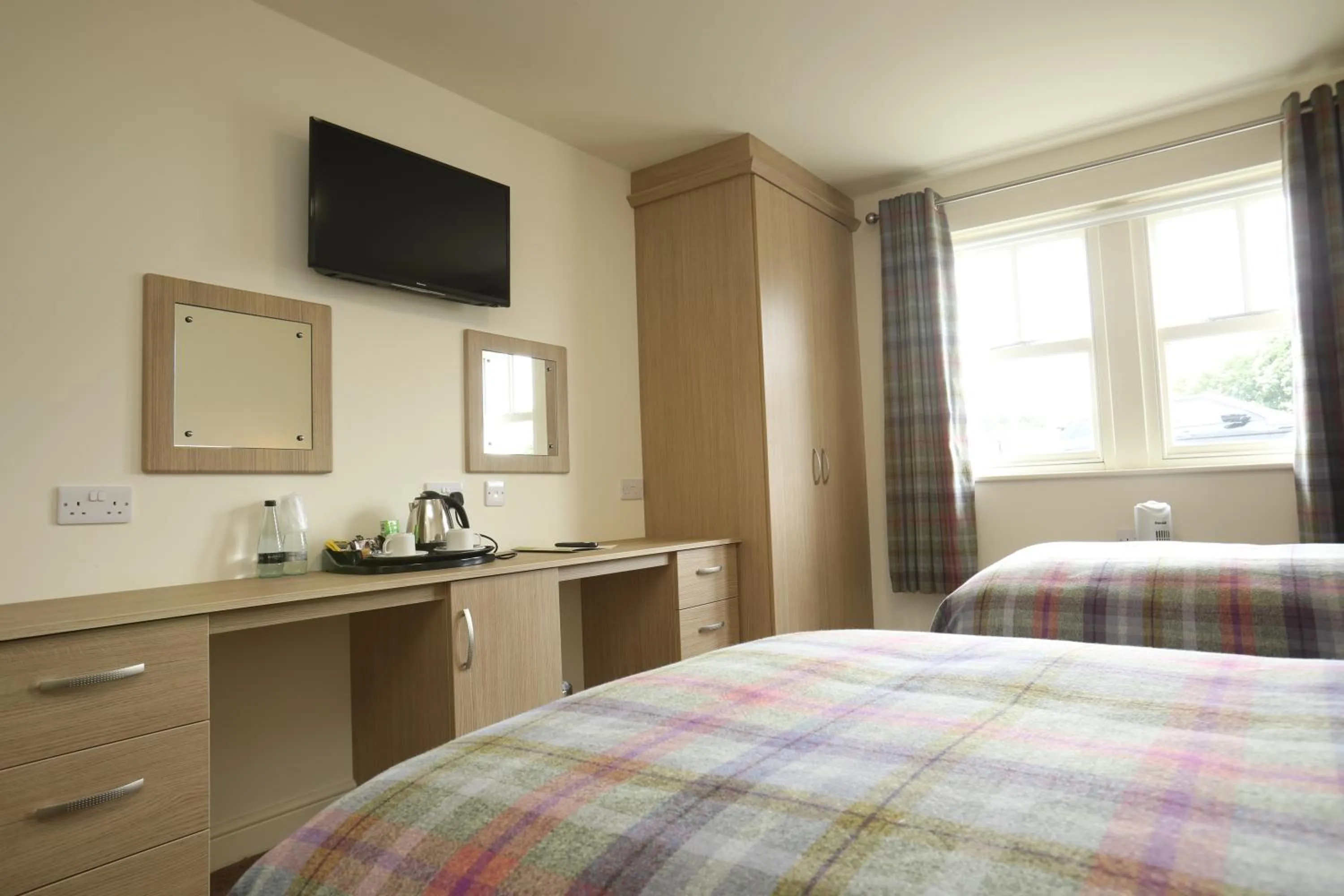 Coffee/tea facilities, Bed in The Craven Heifer Inn