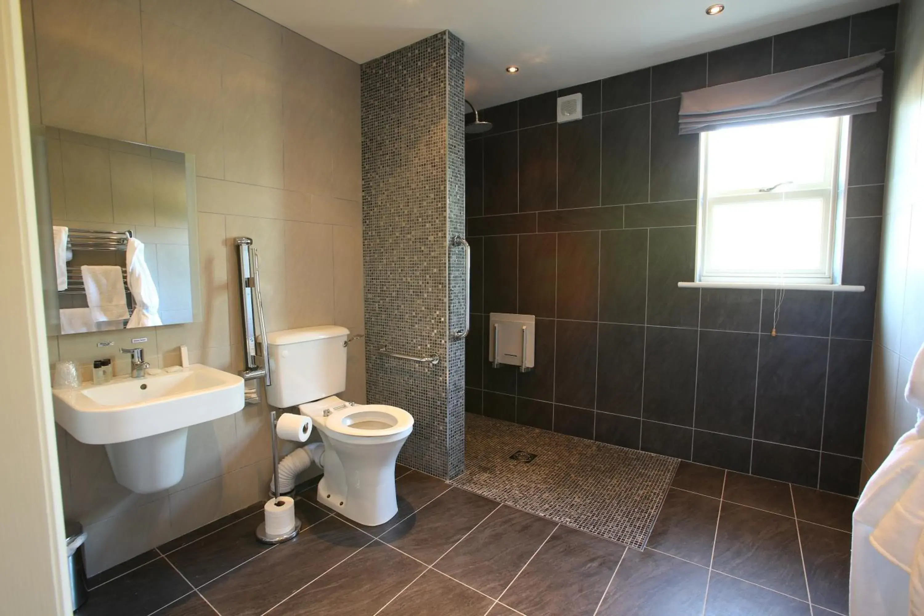 Double or Twin Room - single occupancy - Disability Access in The Craven Heifer Inn Double or Twin Room - single occupancy - Disability Access in The Craven Heifer Inn