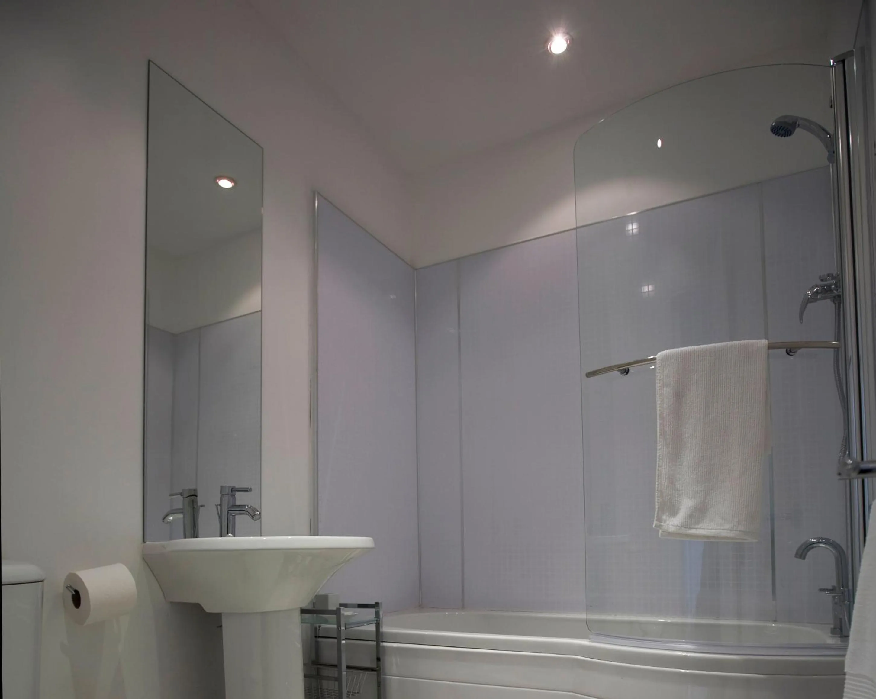 Bathroom in Aberdeen Serviced Apartments - The Lodge