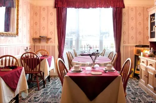 Restaurant/places to eat in Molyneux Guesthouse