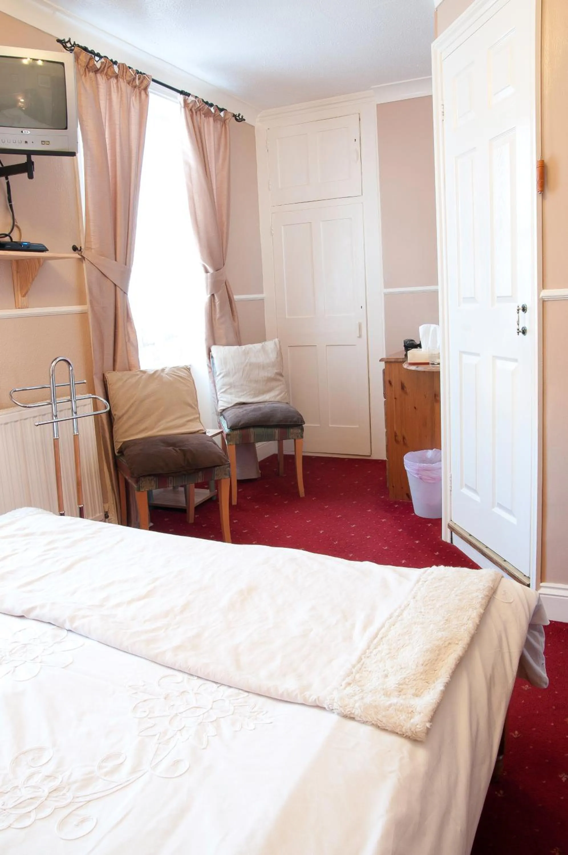 Day in Molyneux Guesthouse