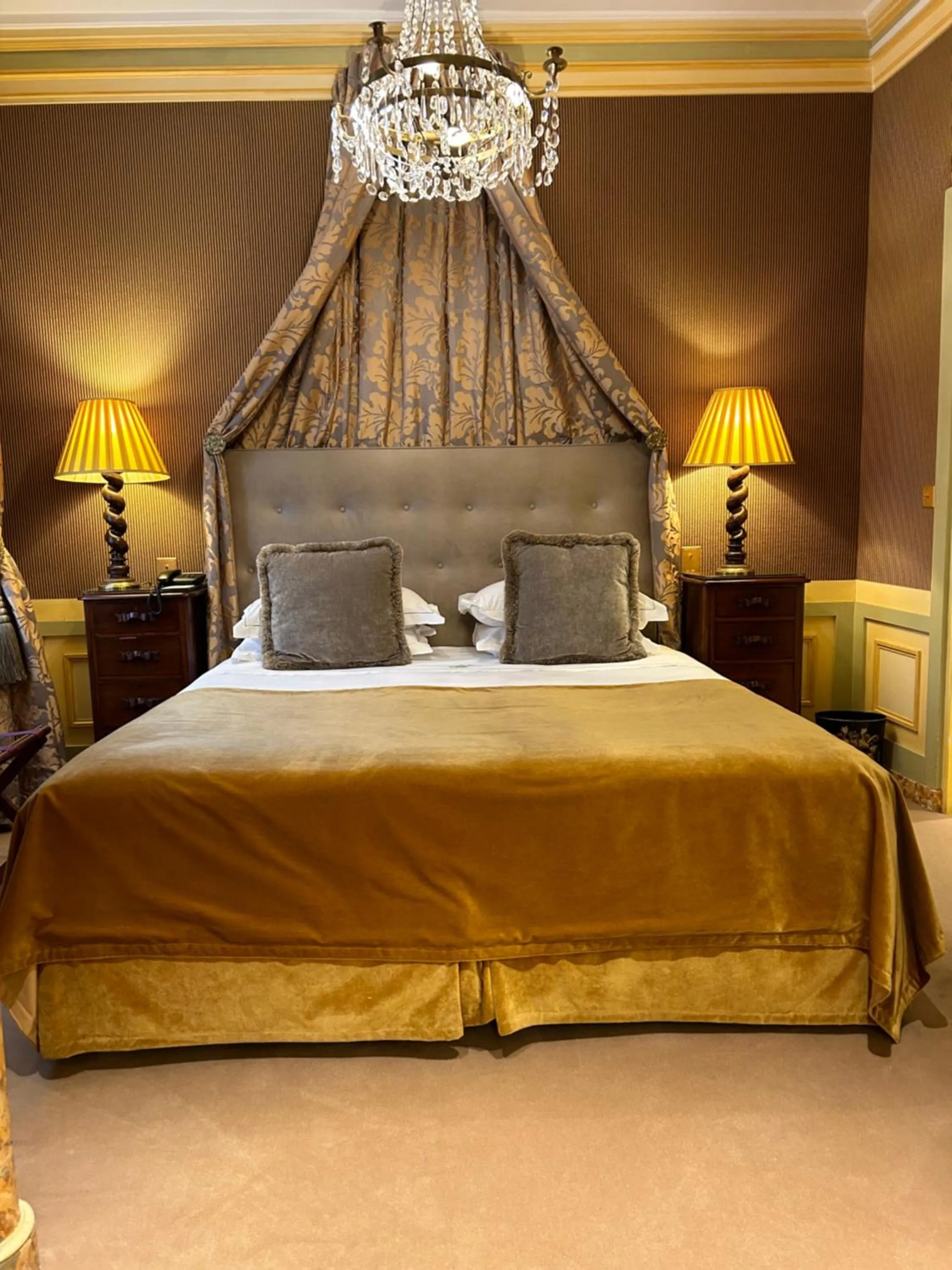 Bed in Hôtel Duc De St-Simon