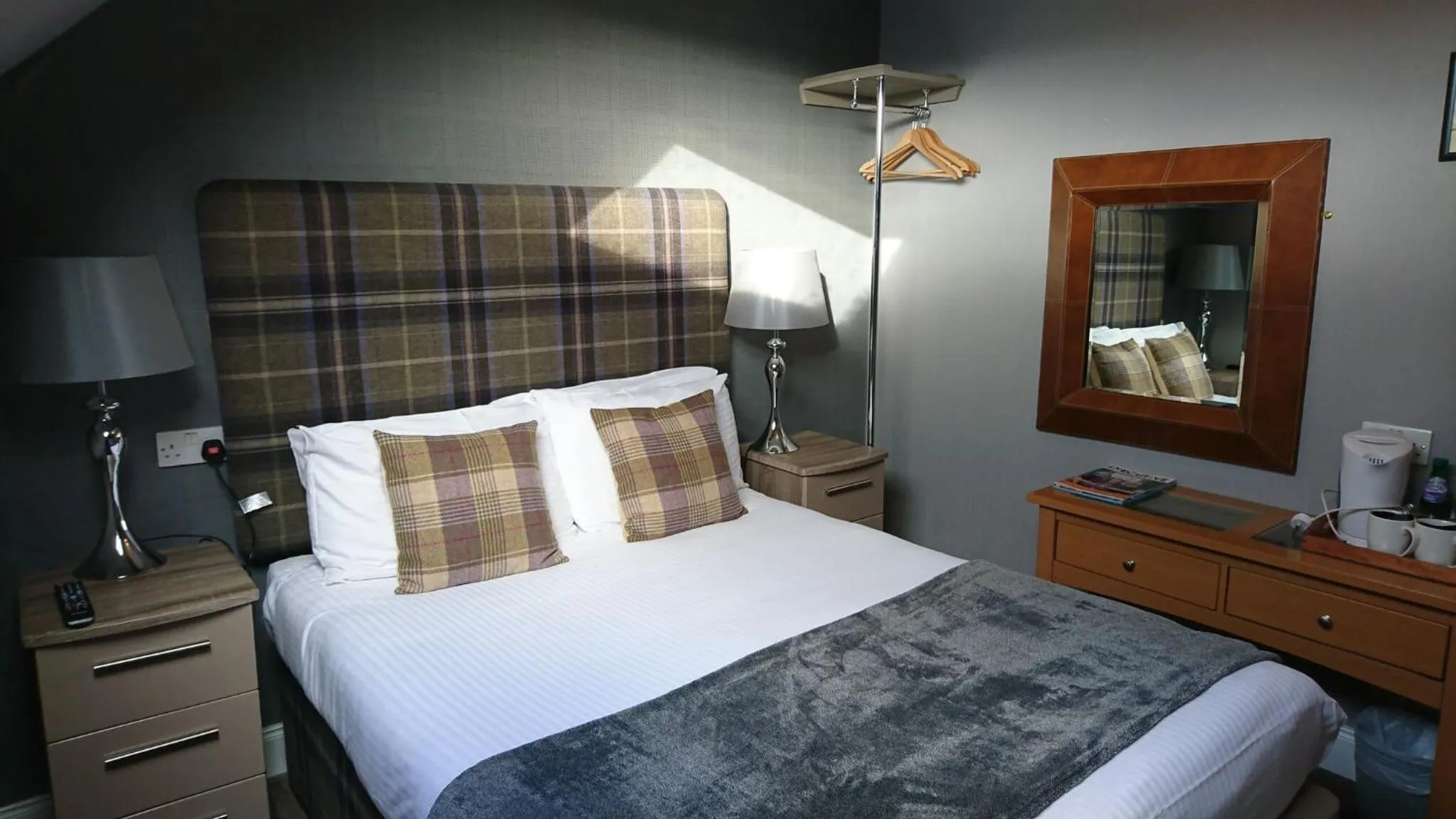 Bedroom, Bed in Redcliffe Hotel