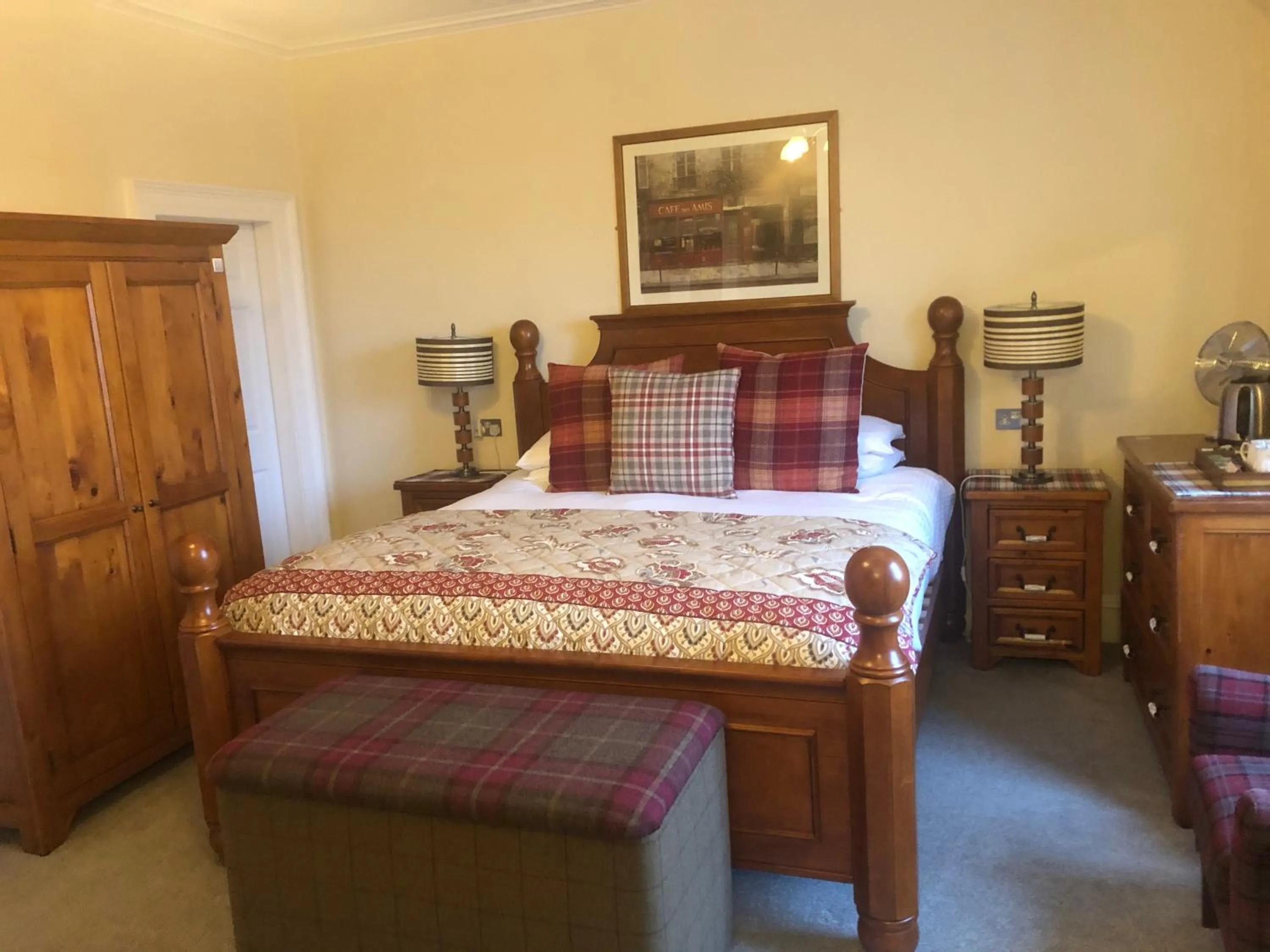 Bedroom, Bed in Redcliffe Hotel