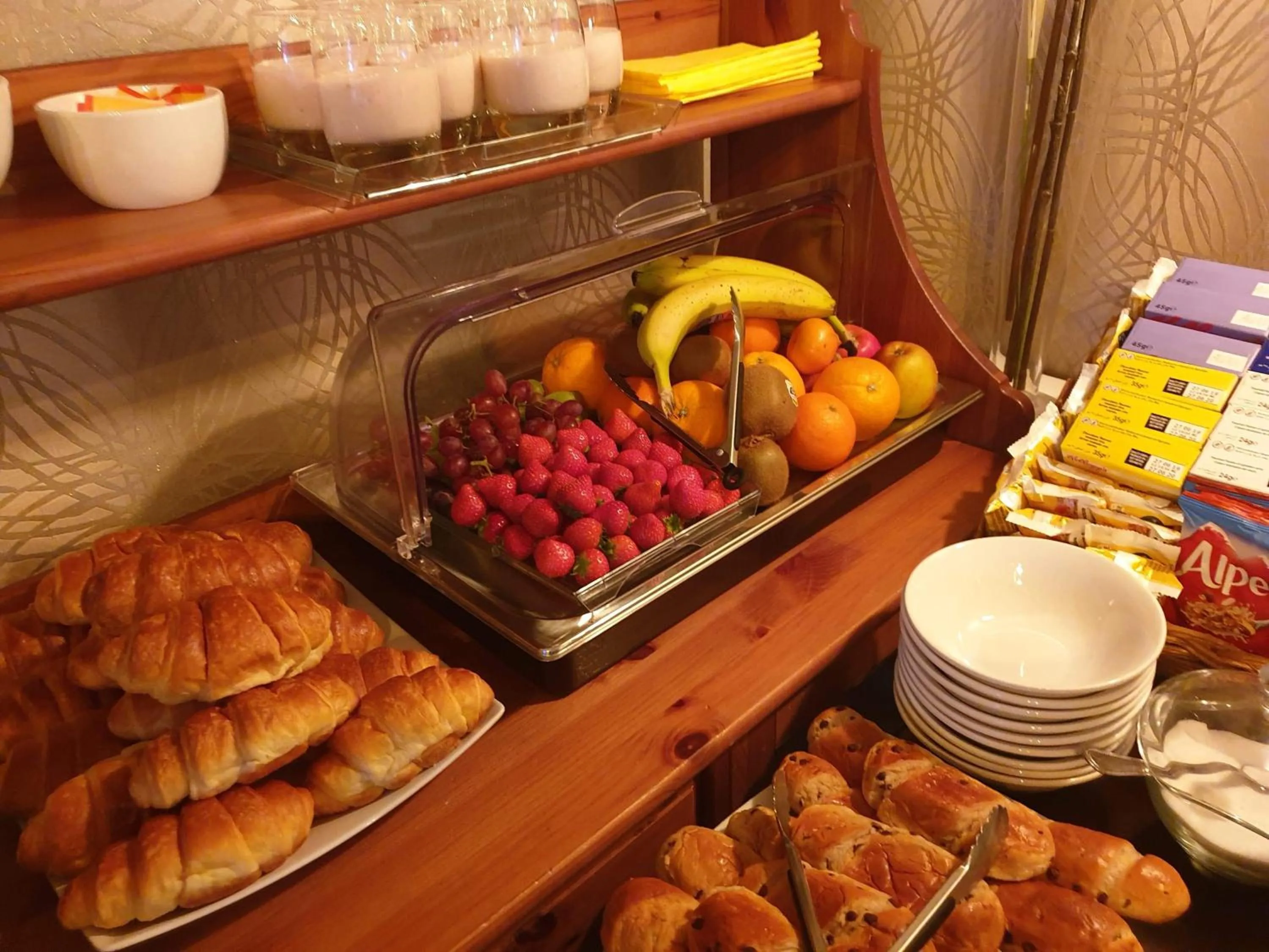 Breakfast in Redcliffe Hotel