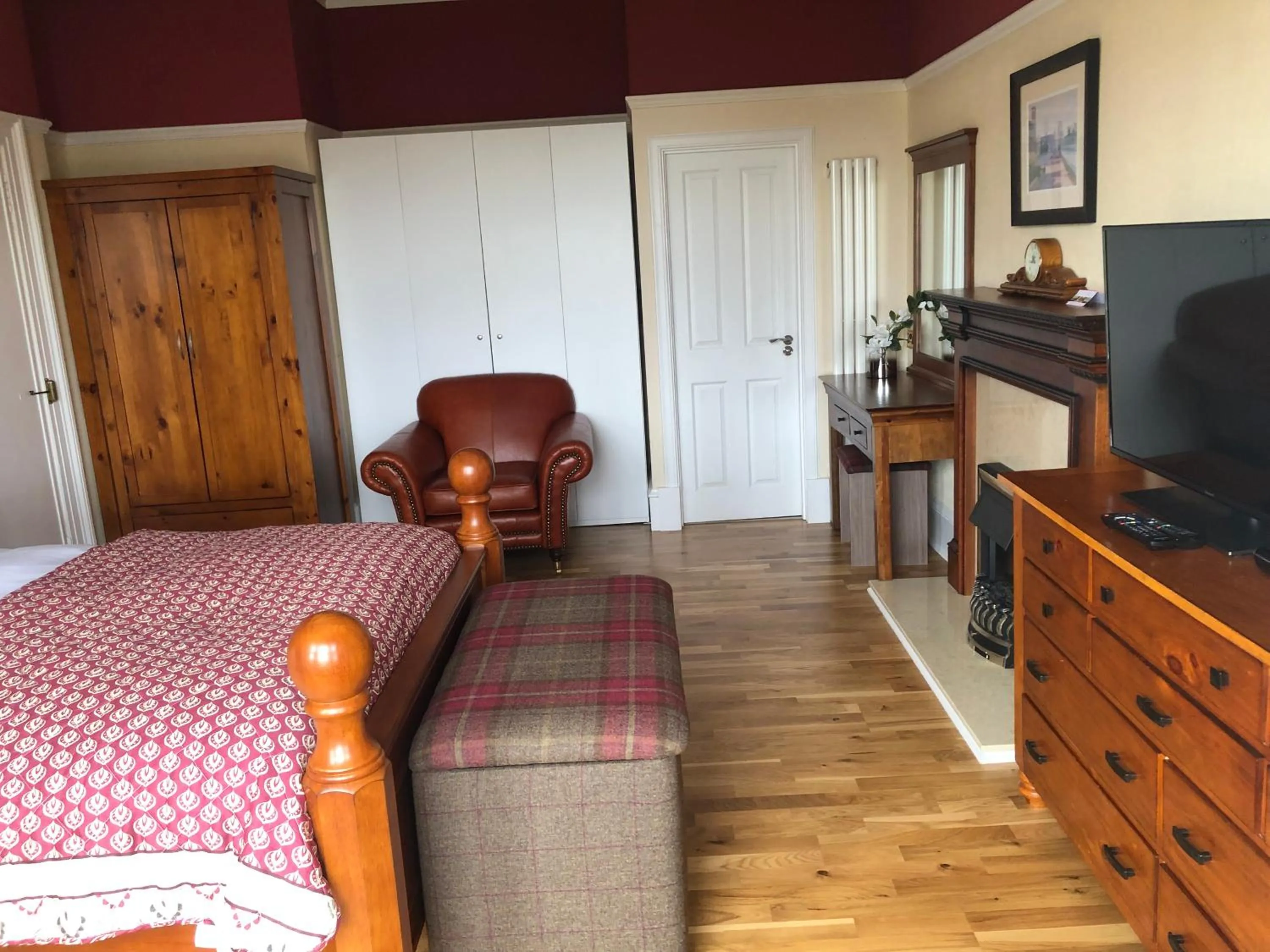 Bedroom, Bed in Redcliffe Hotel