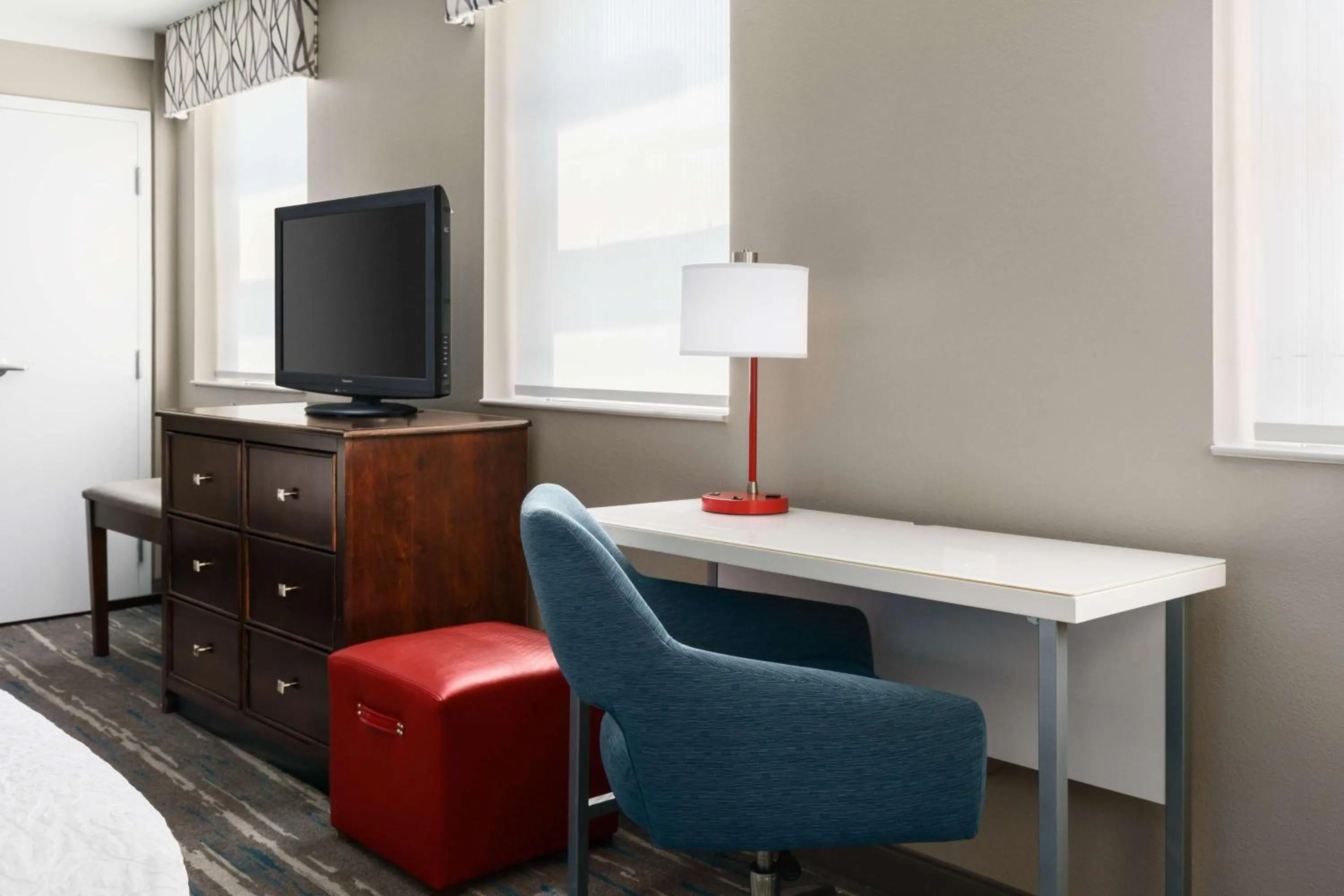 Bedroom in Hampton Inn Washington DC White House