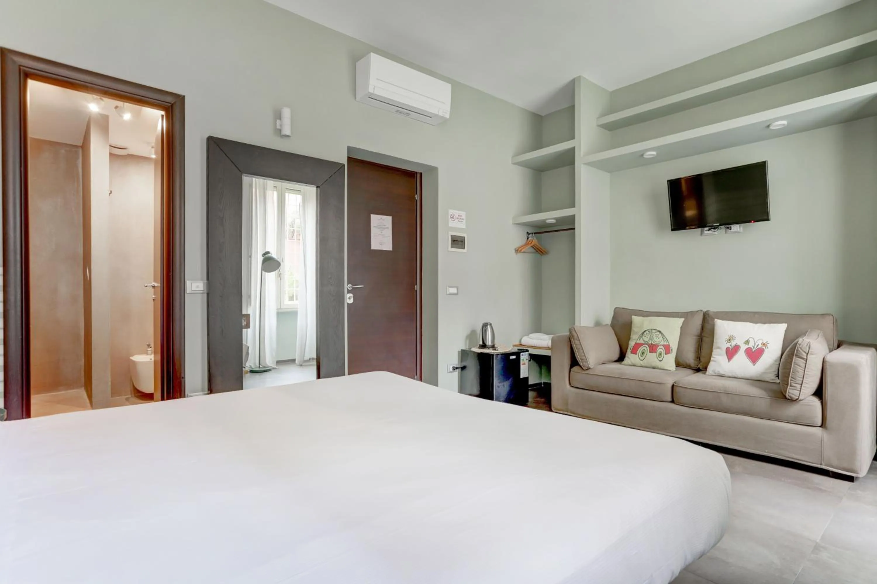 Bedroom, Bed in CAPO D'AFRICA 30 - COLOSSEO