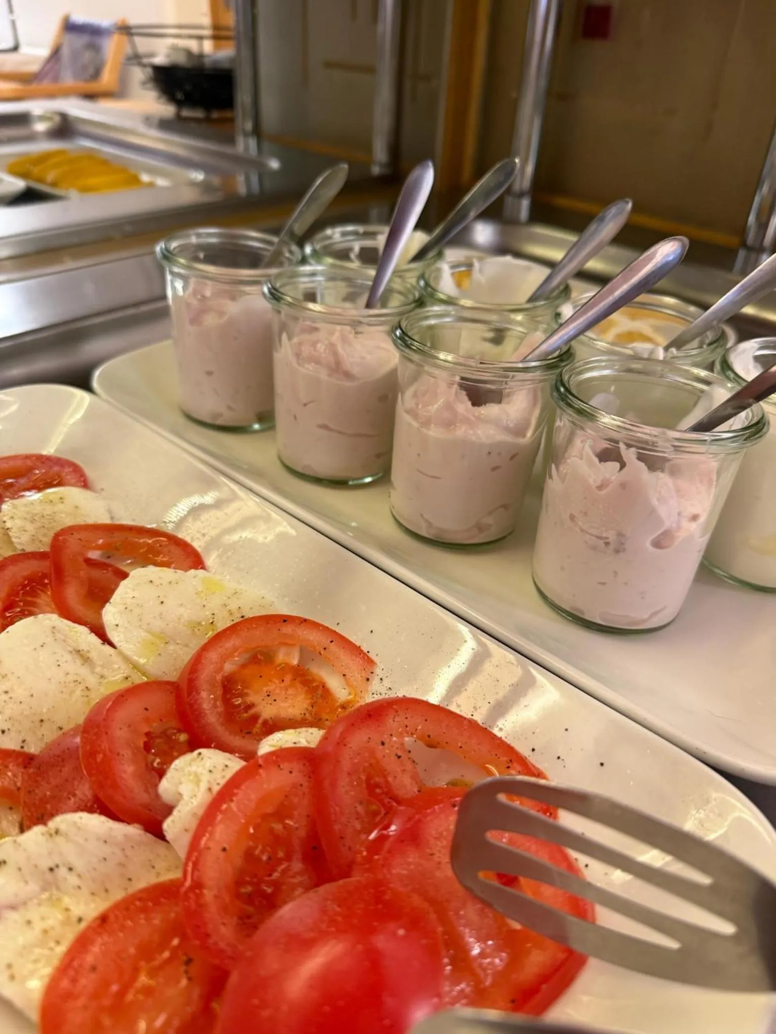 Restaurant/places to eat in Hotel Trinity