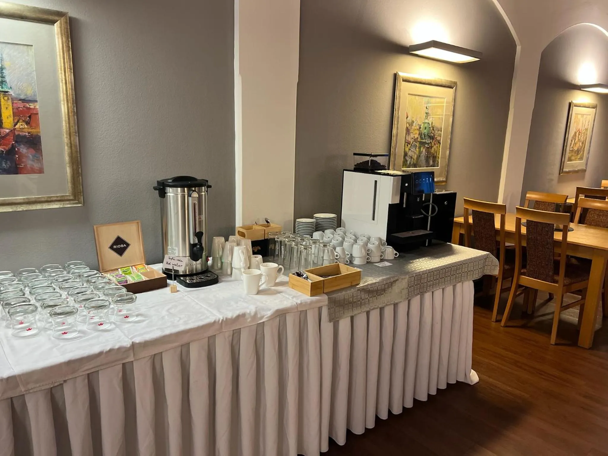 Restaurant/places to eat in Hotel Trinity