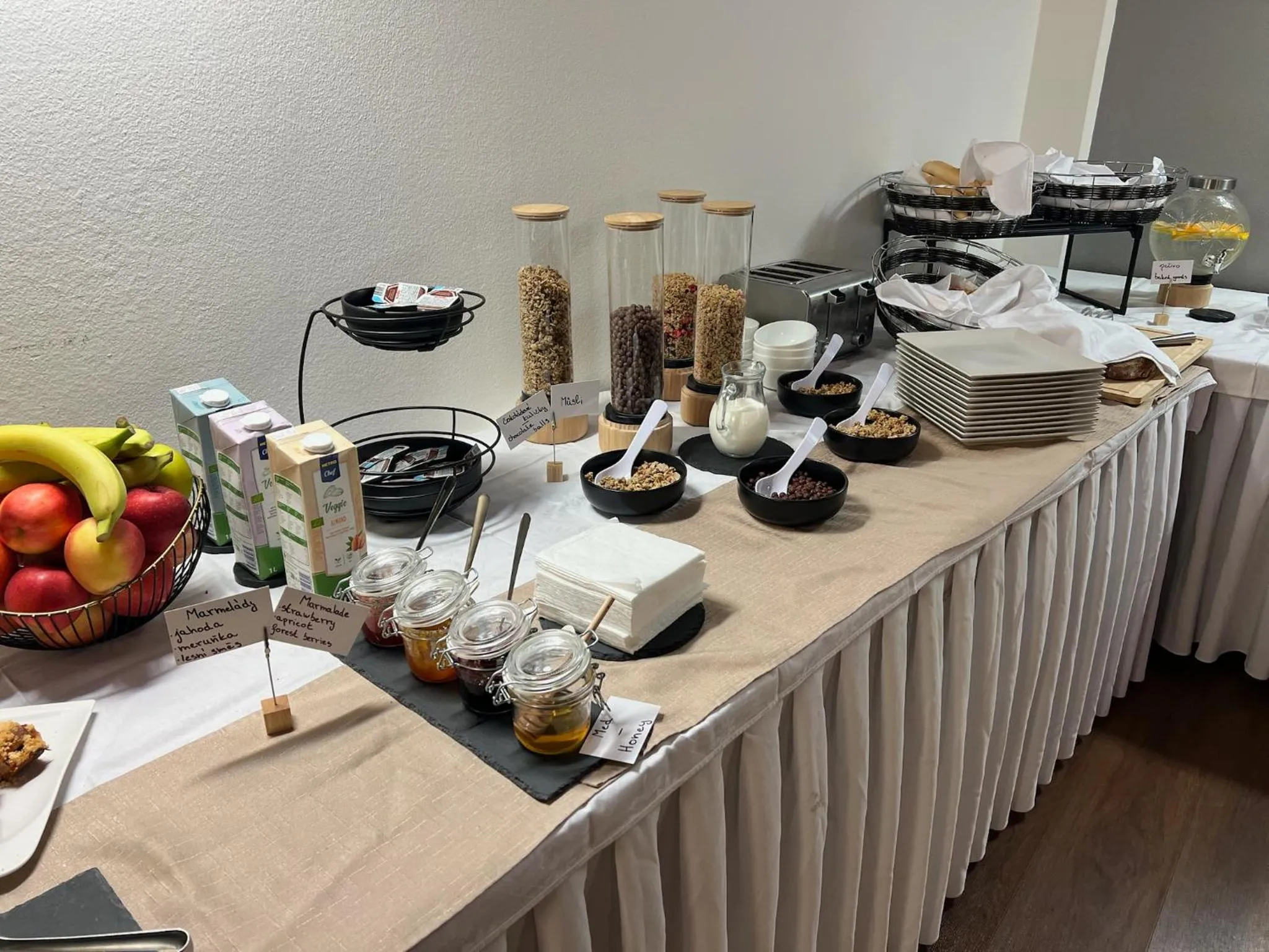 Restaurant/places to eat in Hotel Trinity