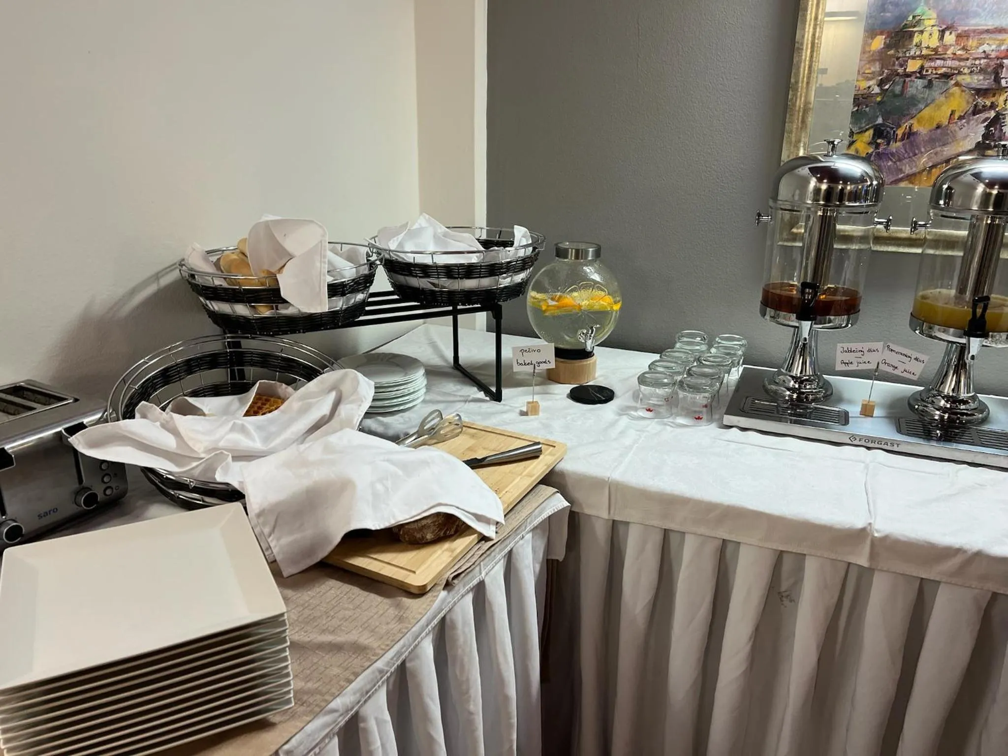 Restaurant/places to eat in Hotel Trinity