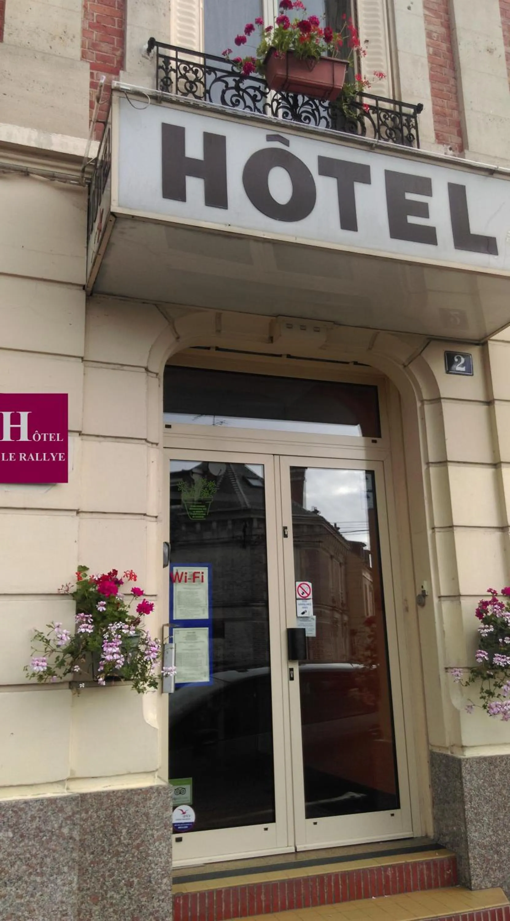 Facade/entrance in Hotel le Rallye