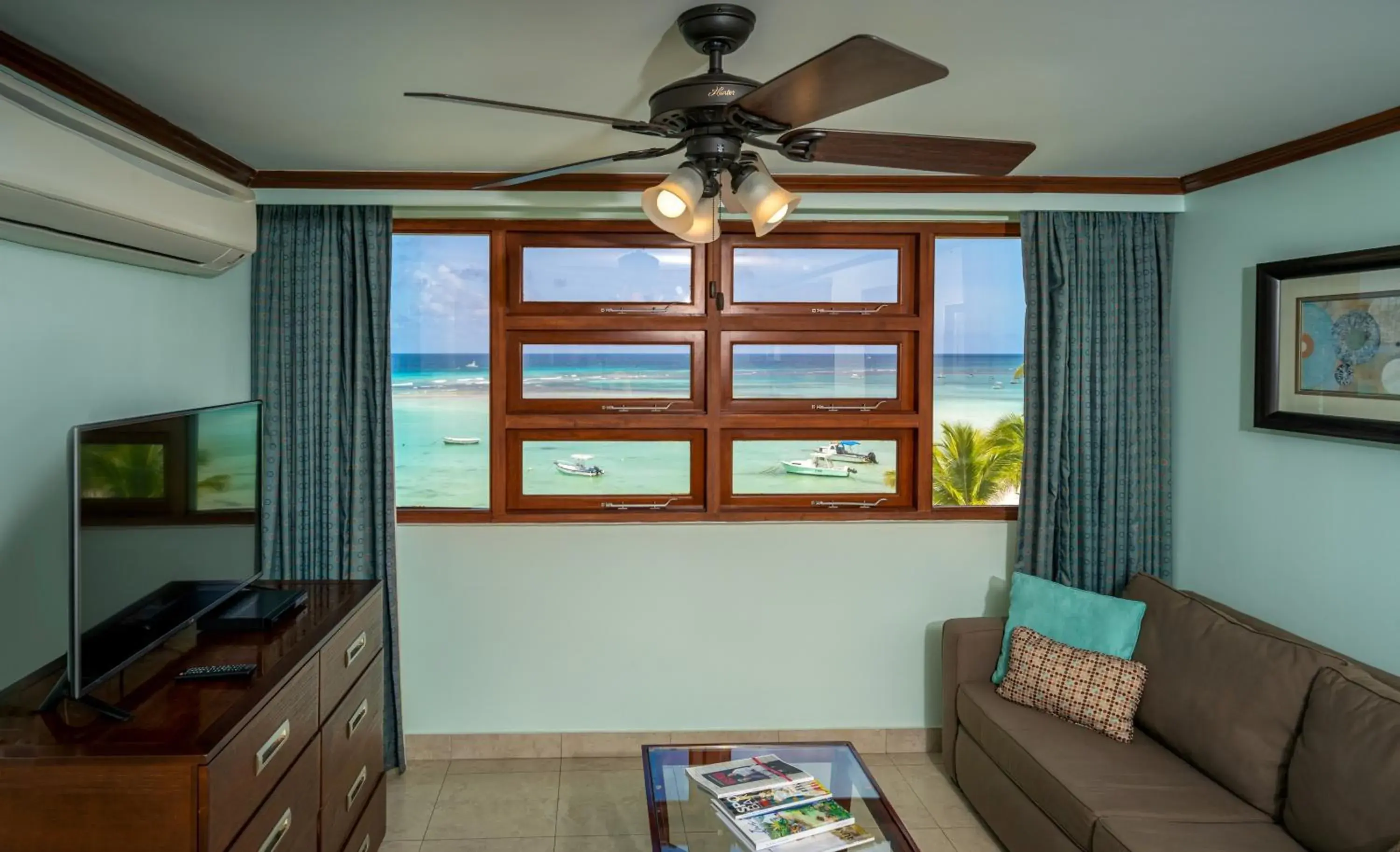 Living room in Yellow Bird Hotel Living room in Yellow Bird Hotel