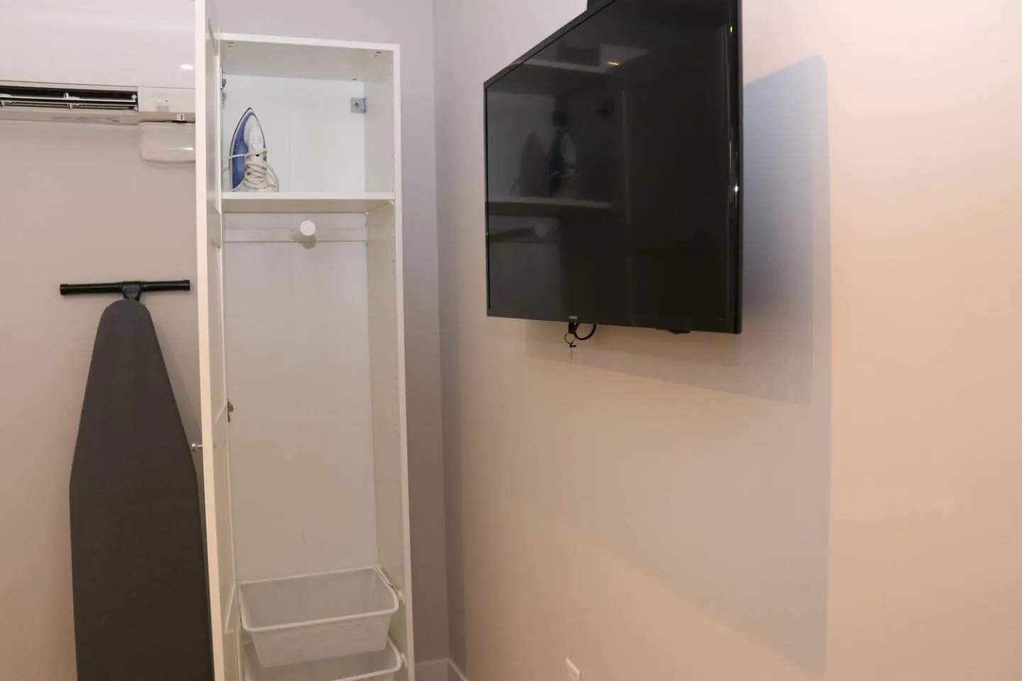 TV and multimedia in A Stylish Stay w/ a Queen Bed, Heated Floors.. #3