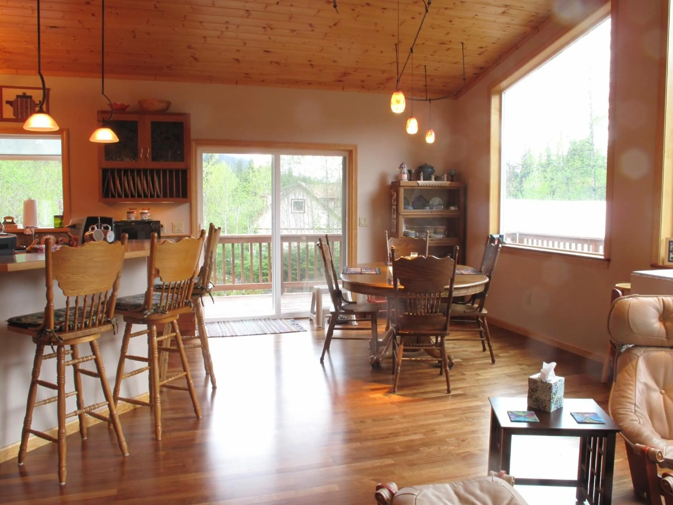 Communal lounge/ TV room in Glacier Creek Lodging