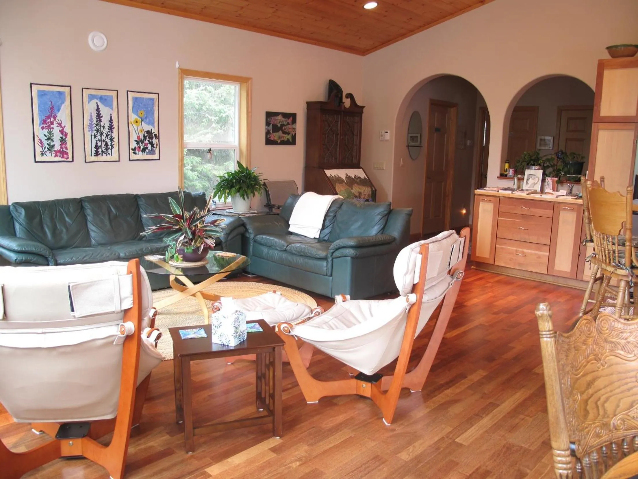 Communal lounge/ TV room in Glacier Creek Lodging