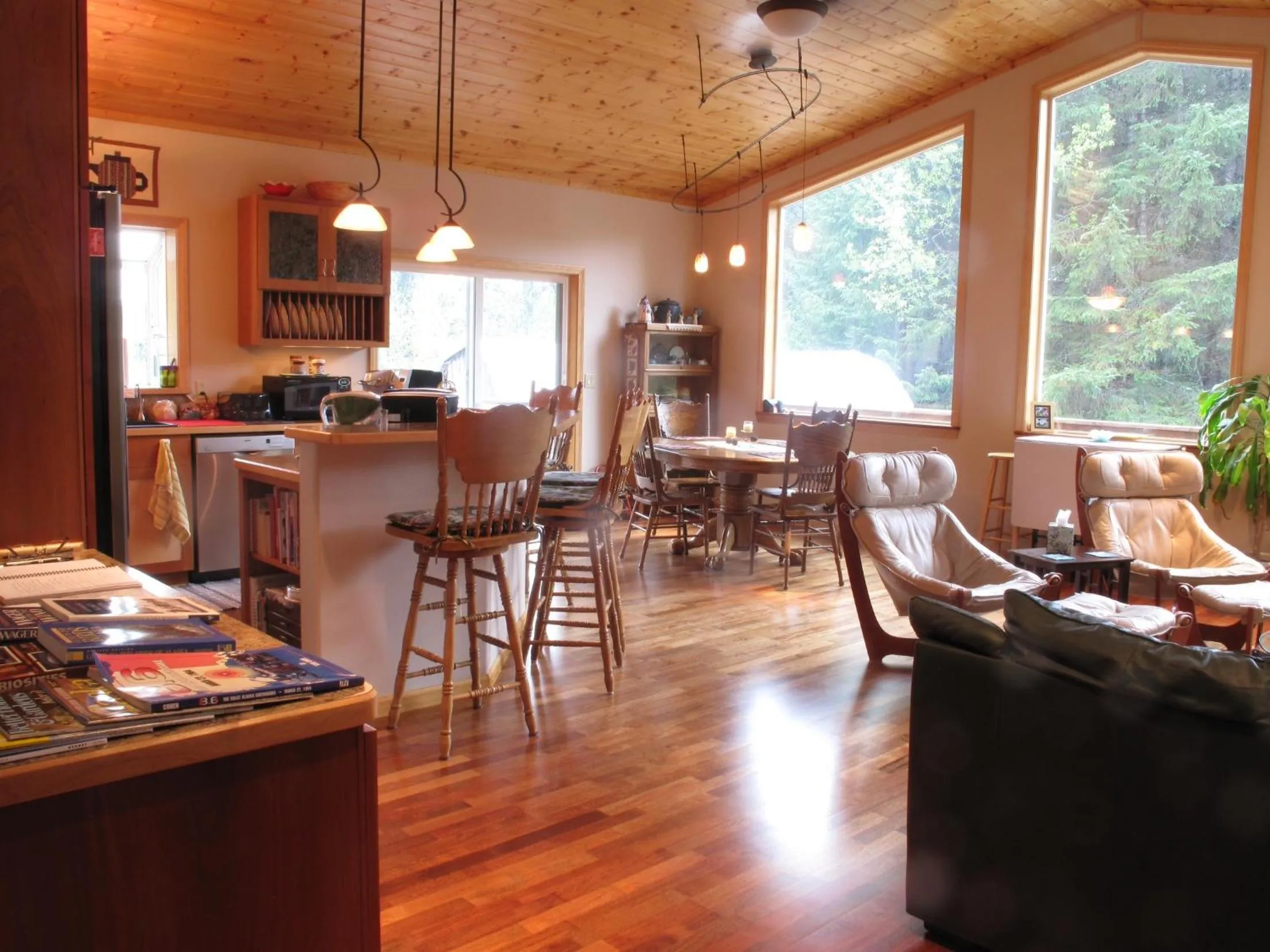 Communal lounge/ TV room in Glacier Creek Lodging