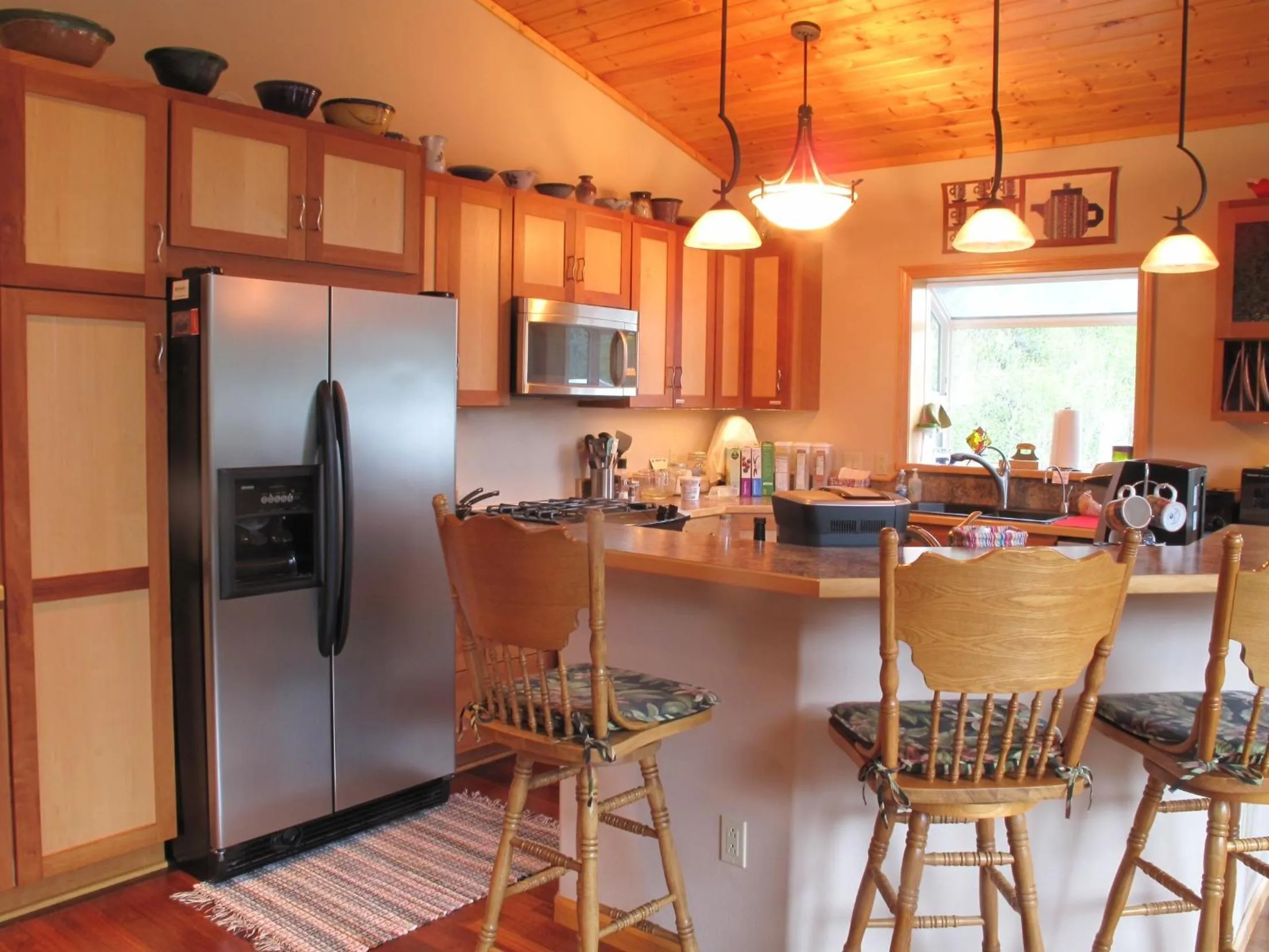 Kitchen or kitchenette in Glacier Creek Lodging