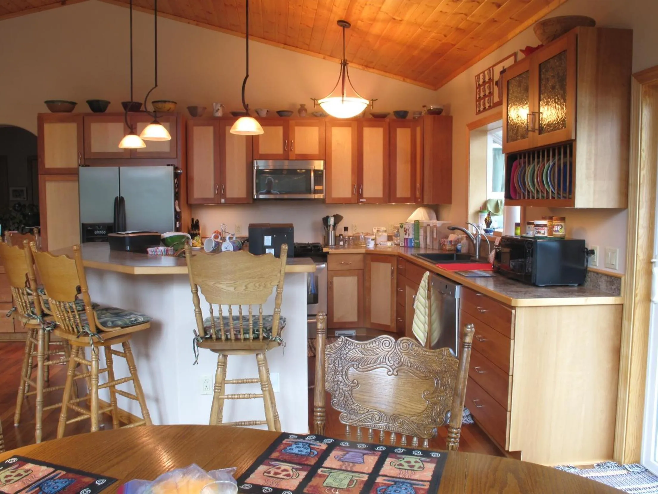 Kitchen or kitchenette in Glacier Creek Lodging