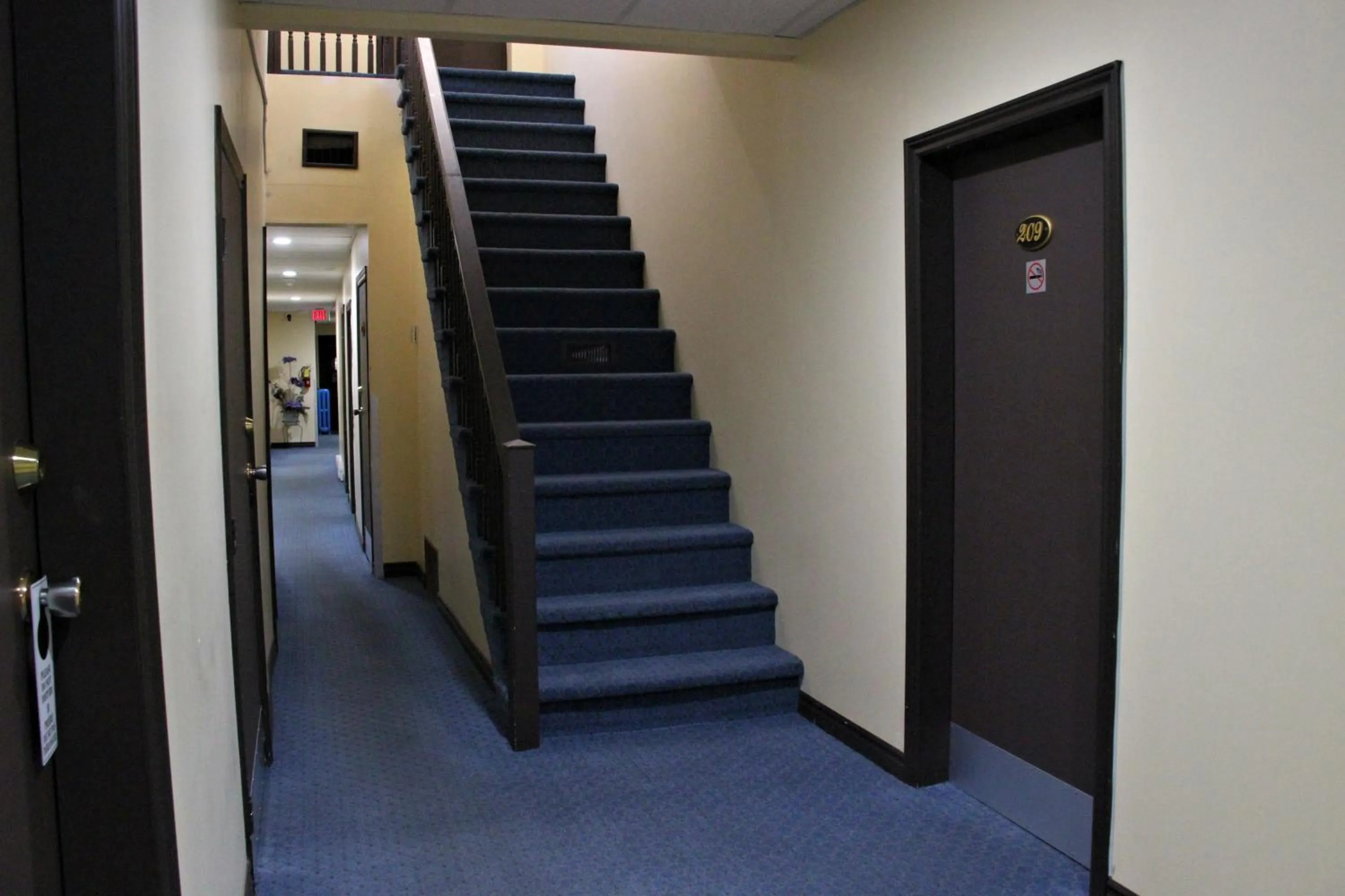 Breakfast in Le Voyageur Inn