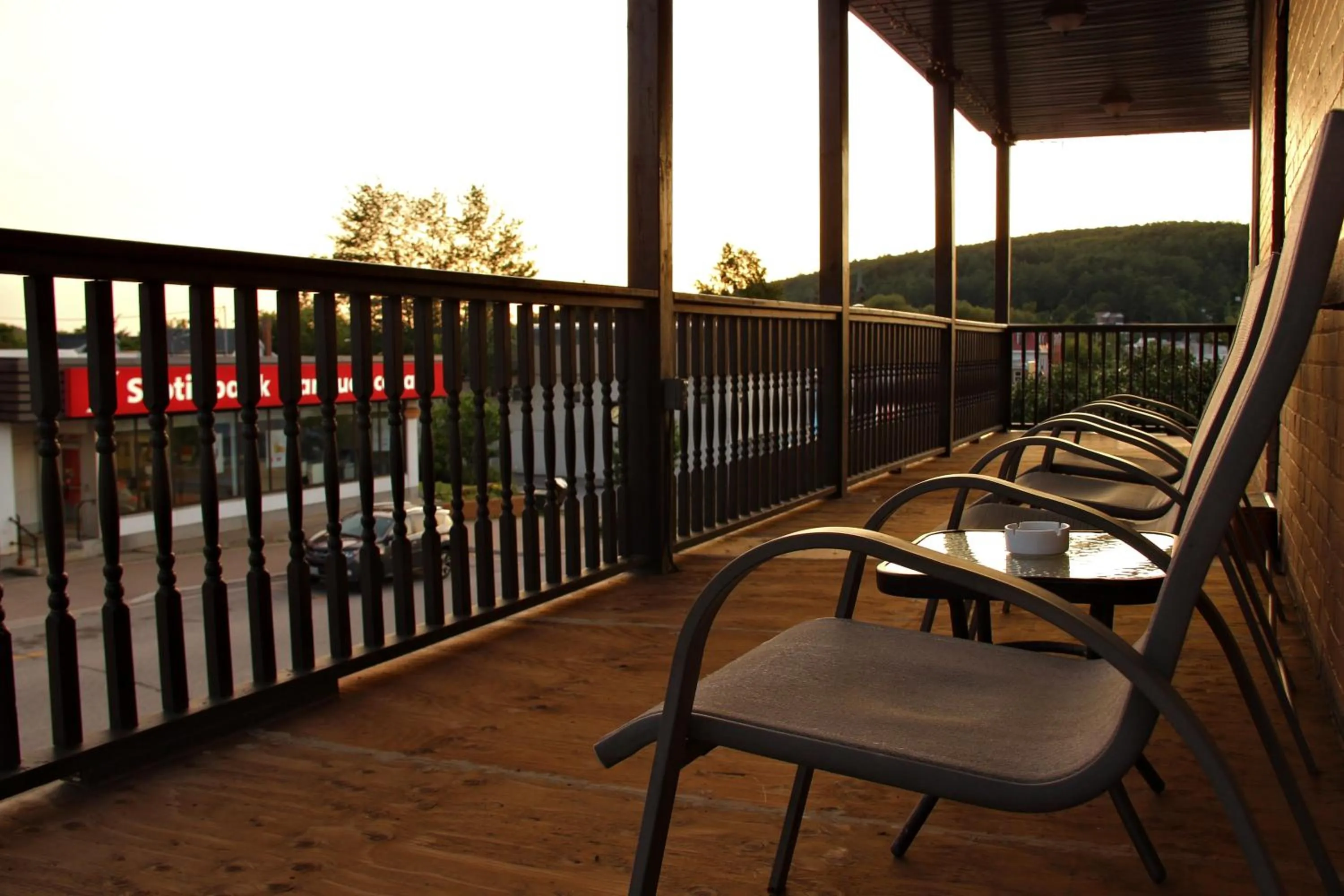 Property building in Le Voyageur Inn