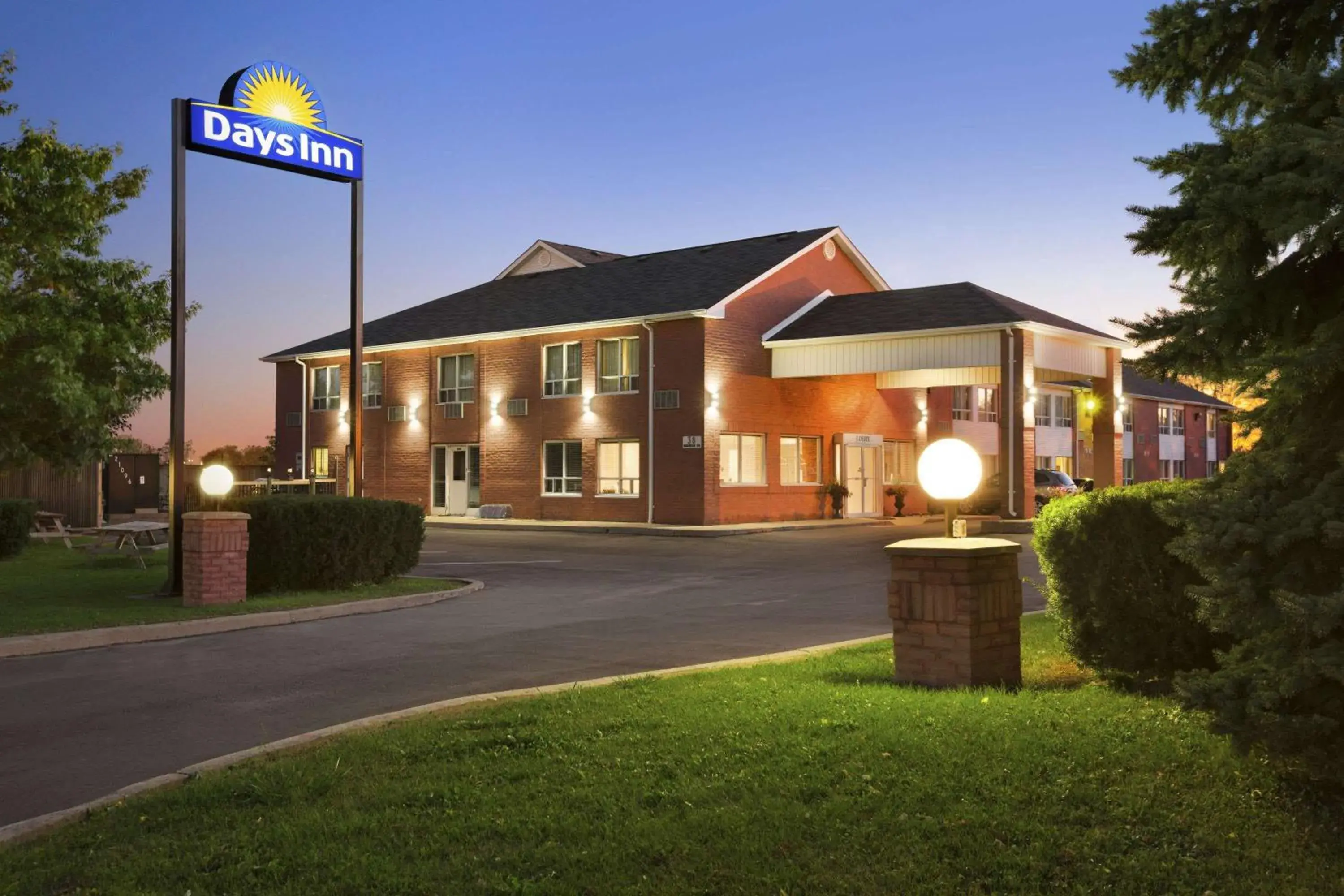 Property building in Days Inn by Wyndham Stouffville Property building in Days Inn by Wyndham Stouffville