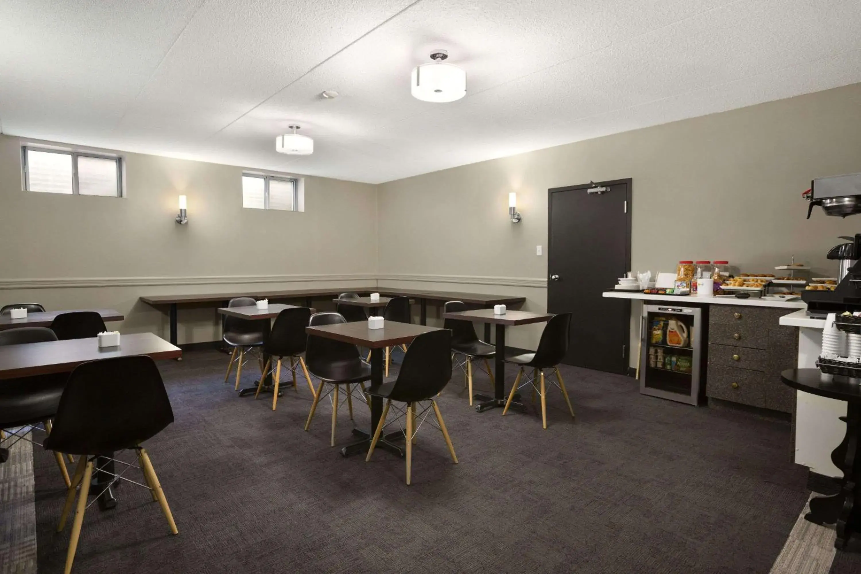 Restaurant/places to eat in Days Inn by Wyndham Stouffville Restaurant/places to eat in Days Inn by Wyndham Stouffville