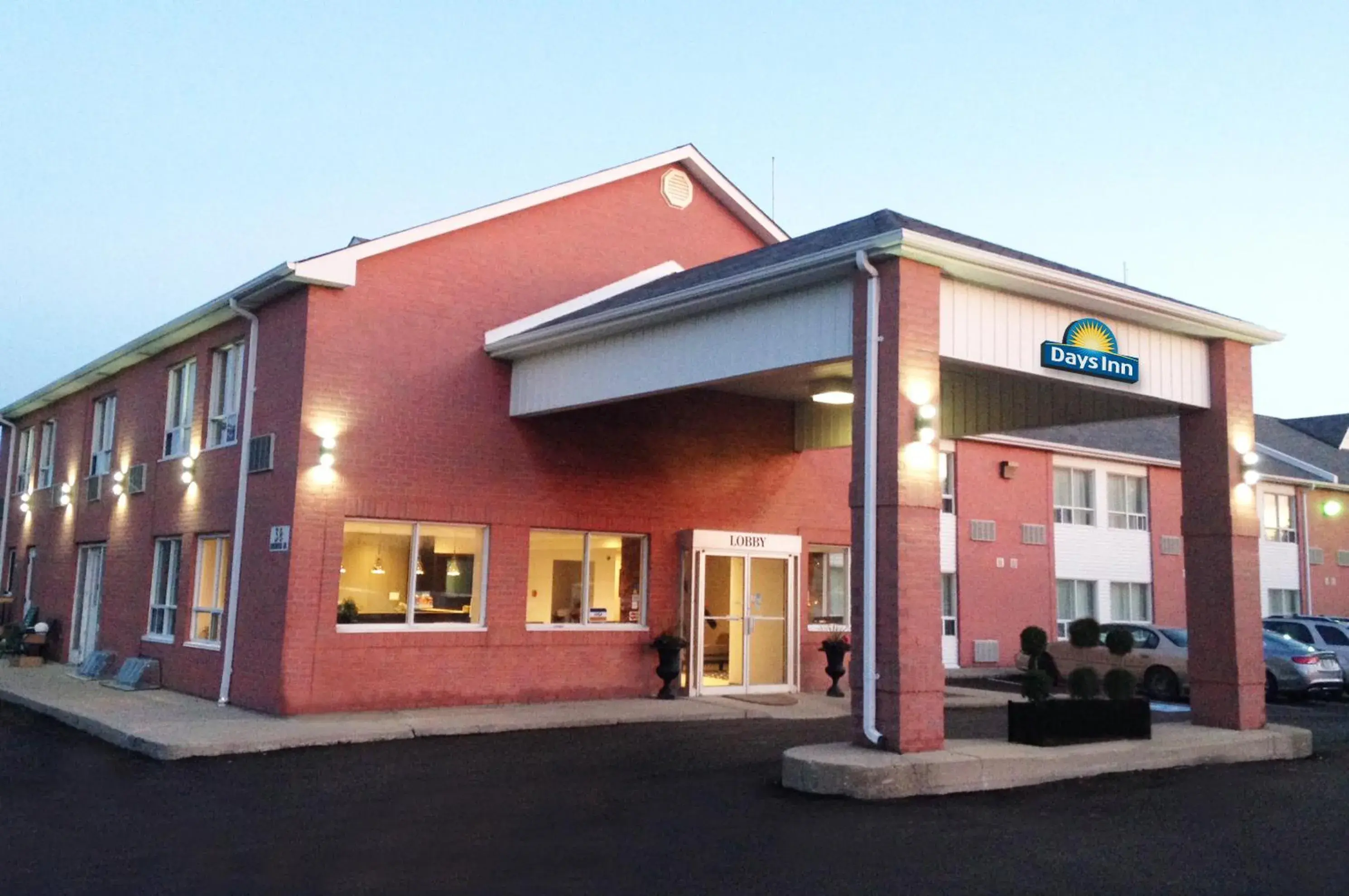 Facade/entrance in Days Inn by Wyndham Stouffville Facade/entrance in Days Inn by Wyndham Stouffville