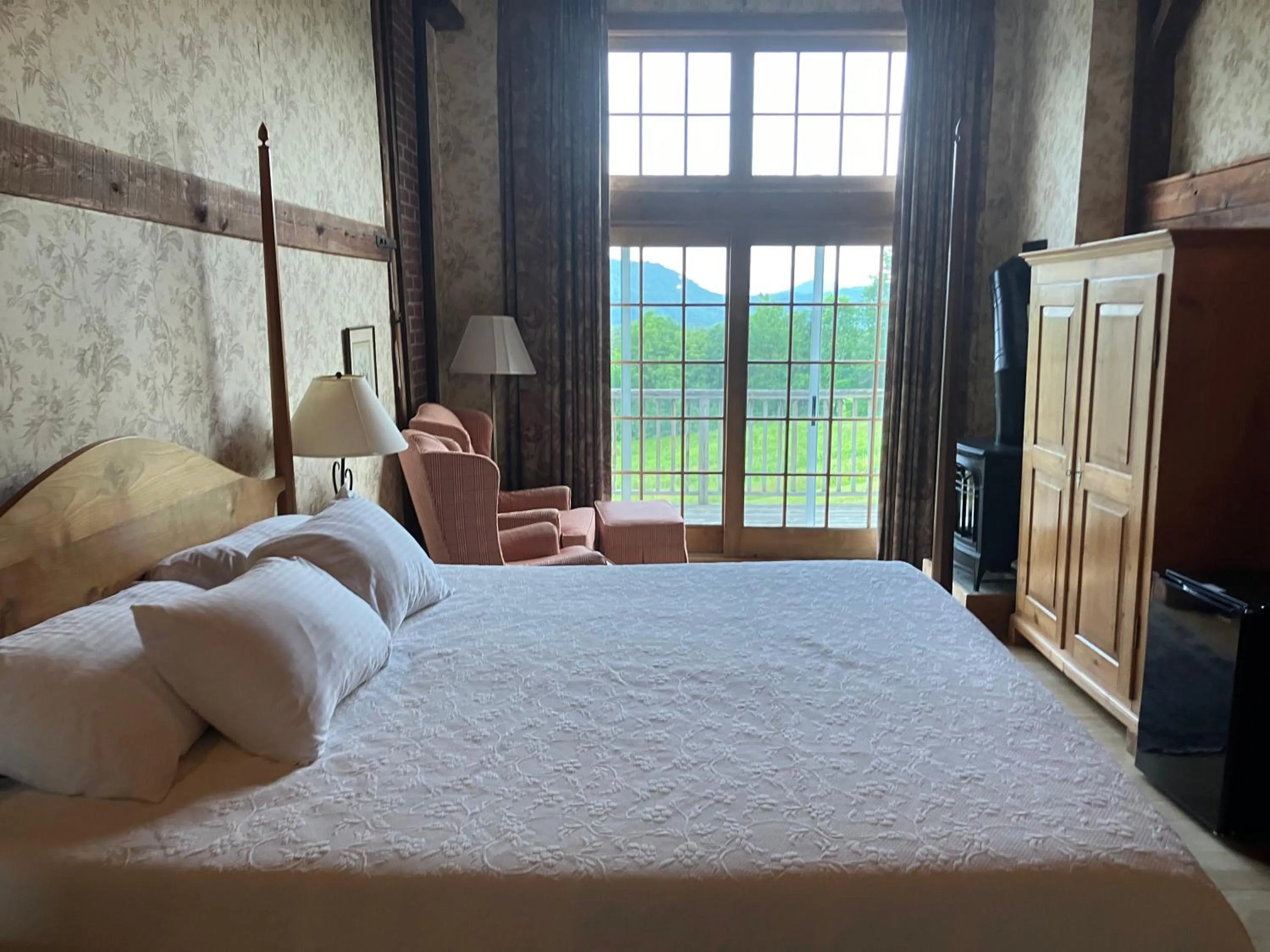 Bed in Windham Hill Inn