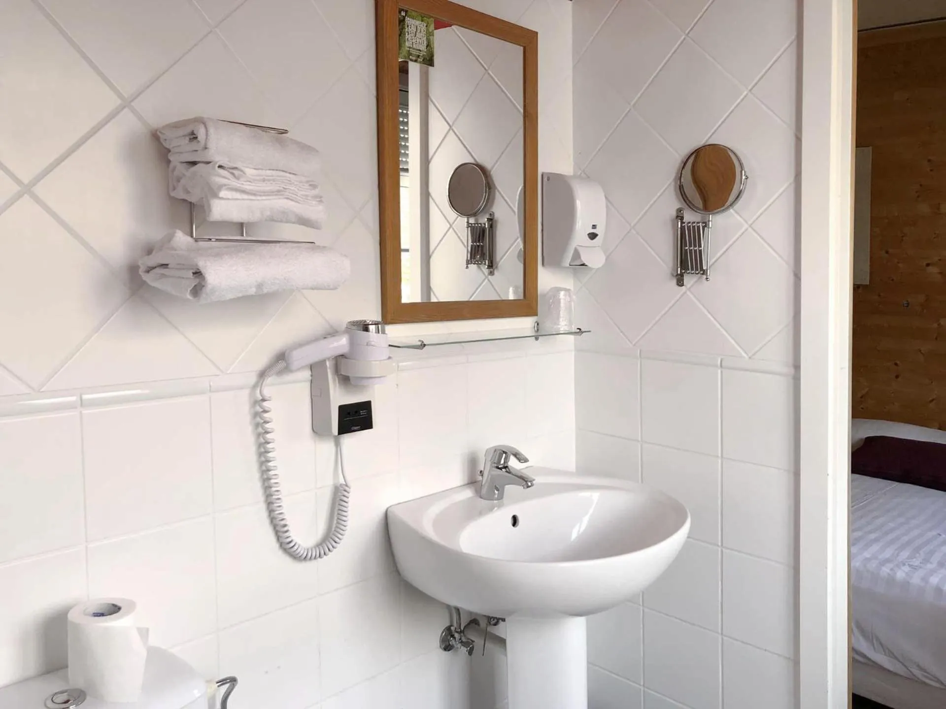 Bathroom in logis hôtel restaurant Le rendez-vous des Copains