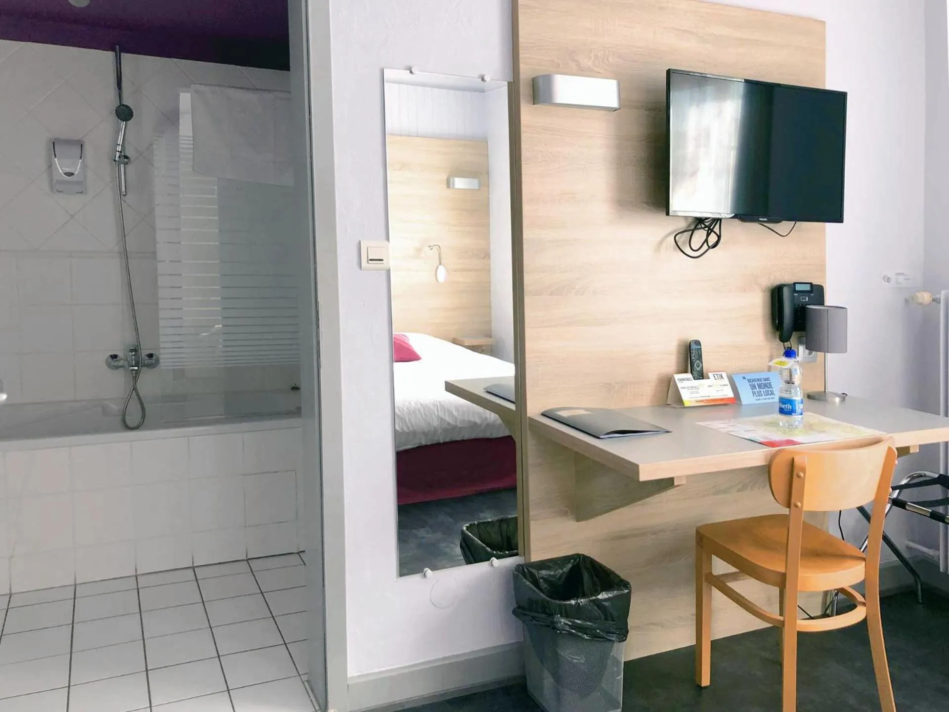 Bedroom in logis hôtel restaurant Le rendez-vous des Copains