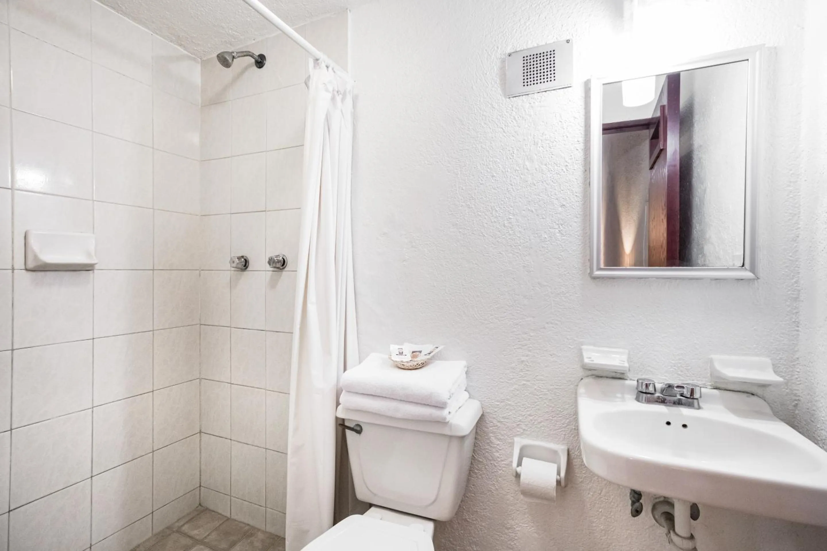 Bathroom in Capital O El Nito Posada