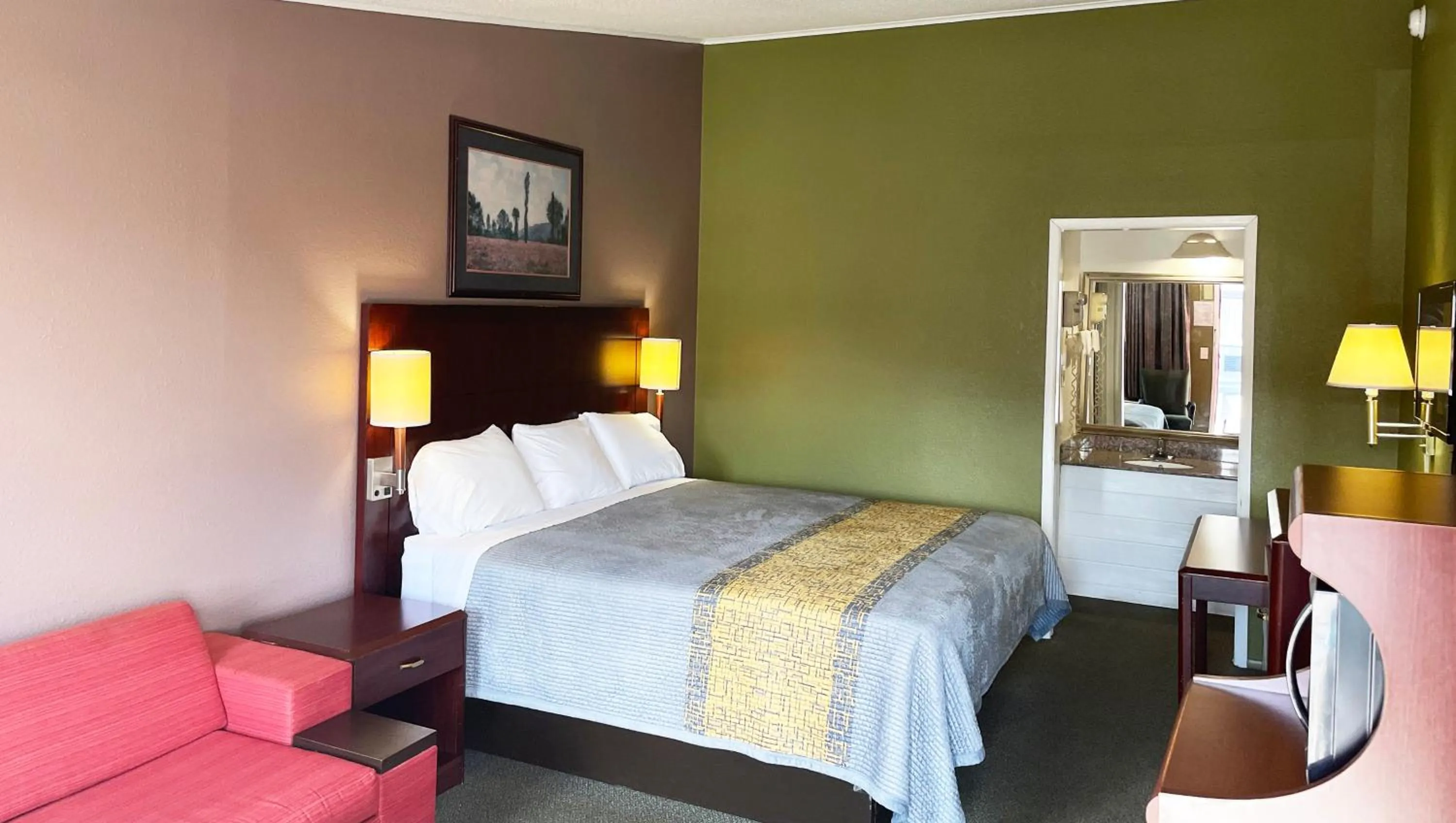 Bedroom, Bed in Express Inn Thomson