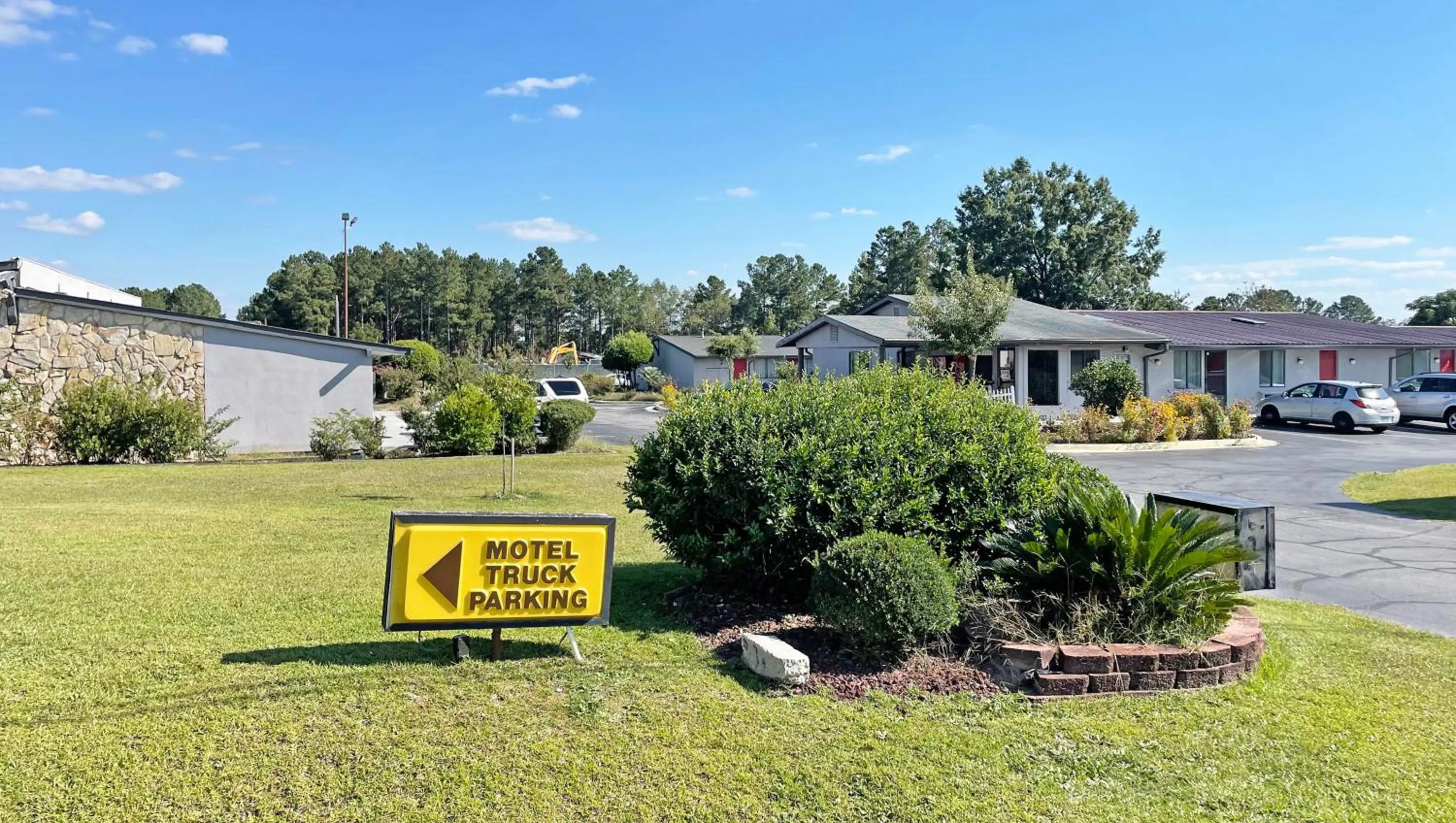 Facade/entrance in Express Inn Thomson