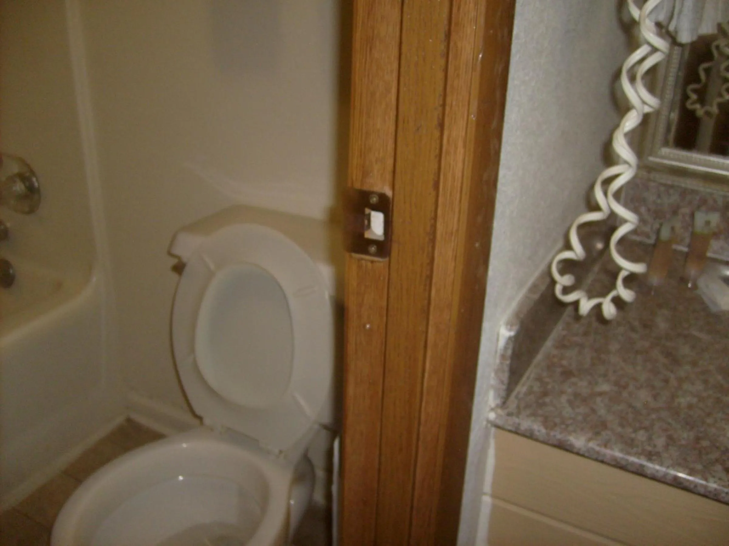 Toilet in Express Inn Thomson