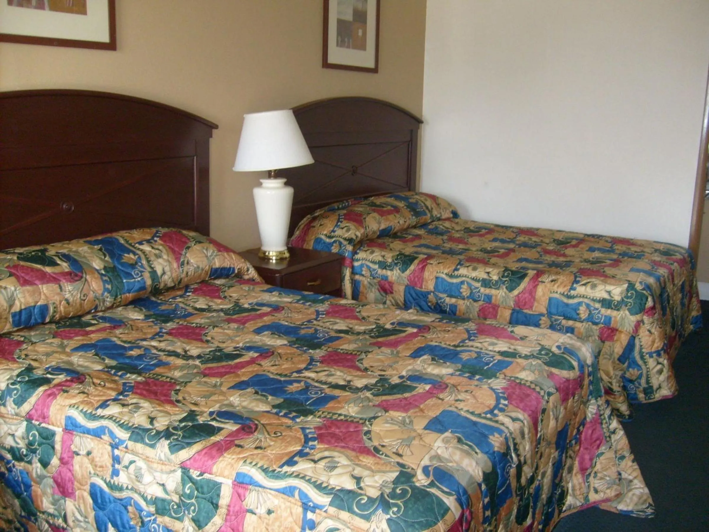 Bedroom, Bed in Express Inn Thomson