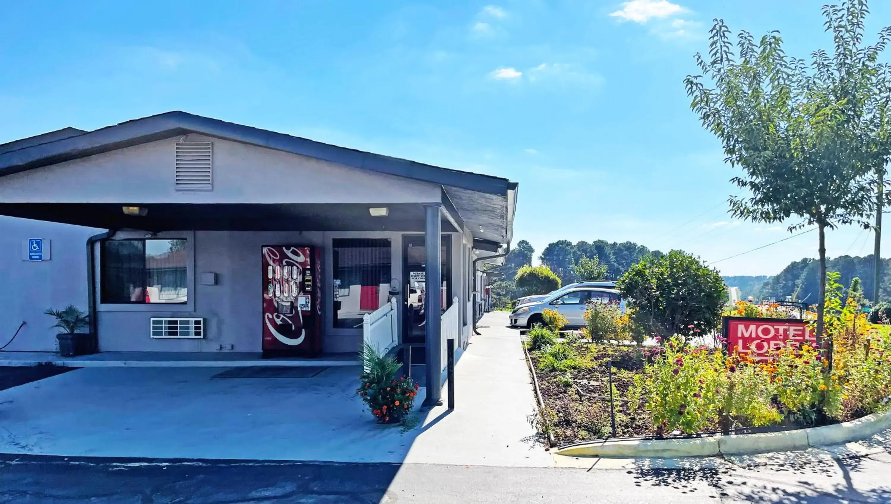 Facade/entrance in Express Inn Thomson Facade/entrance in Express Inn Thomson